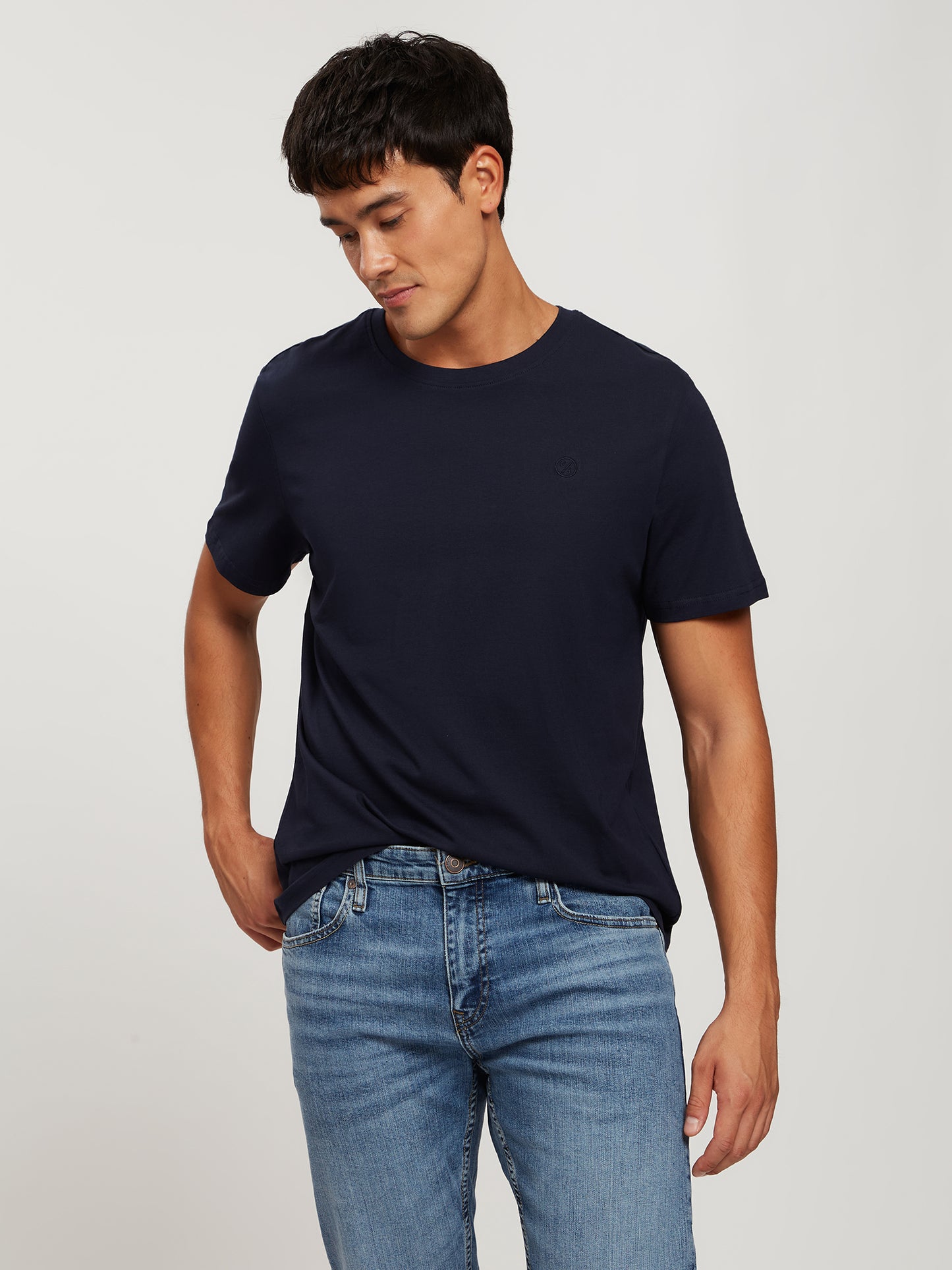 Basic men's t-shirt in navy blue