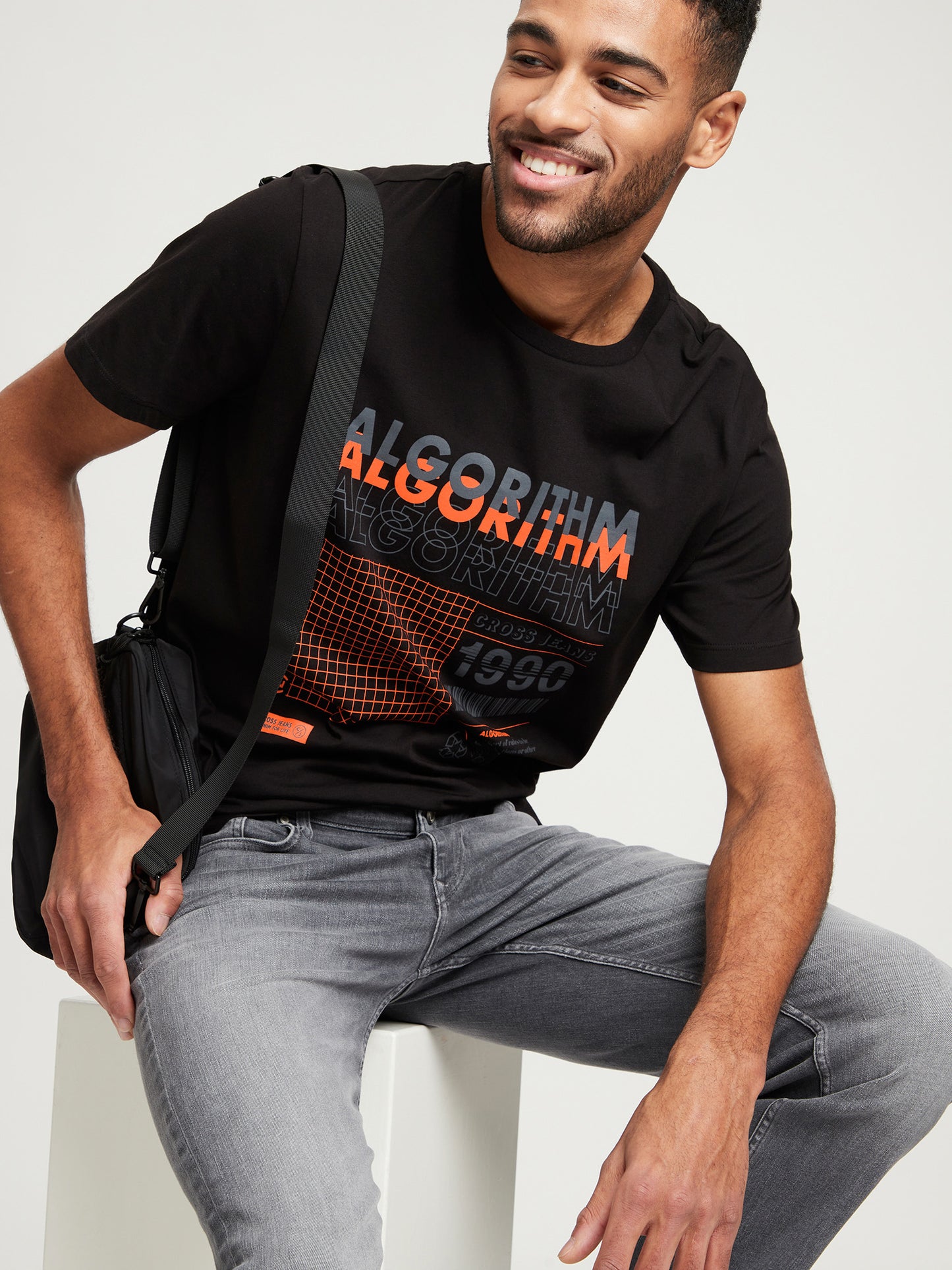 REGULAR FIT  T-SHIRT