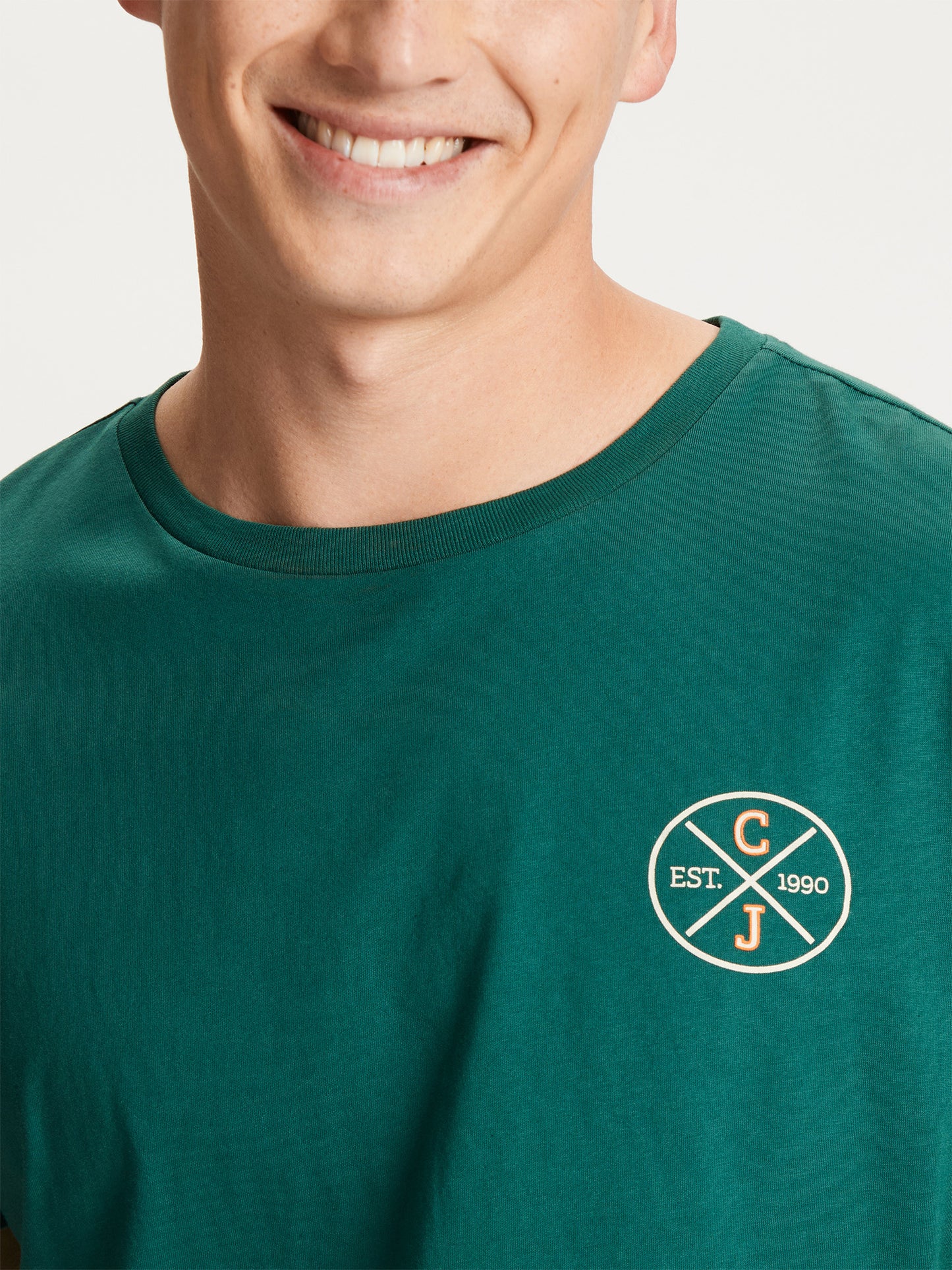 Herren Regular T-Shirt mit Label-Emblem grün.
