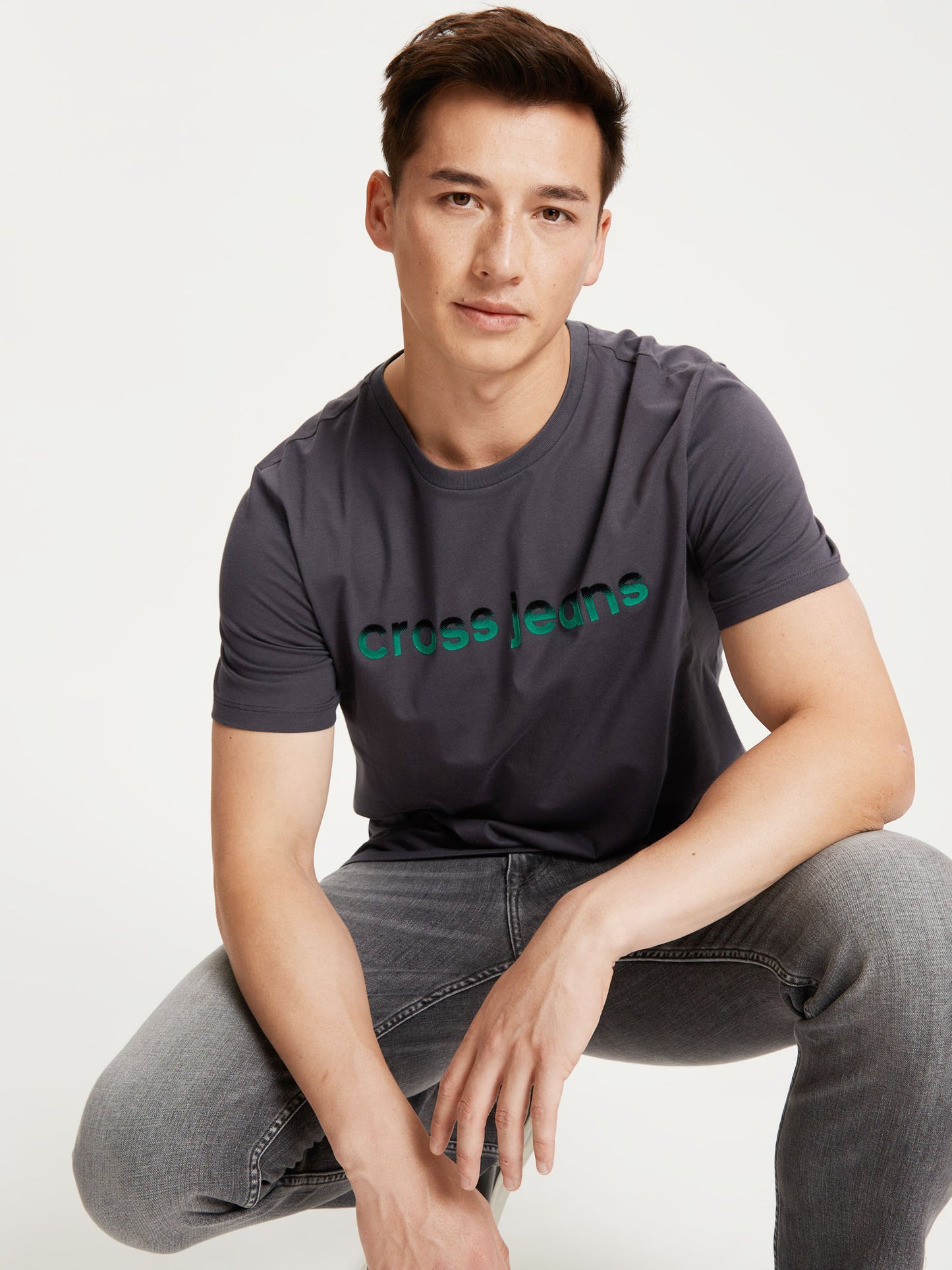 Men's regular T-shirt with label print, anthracite.
