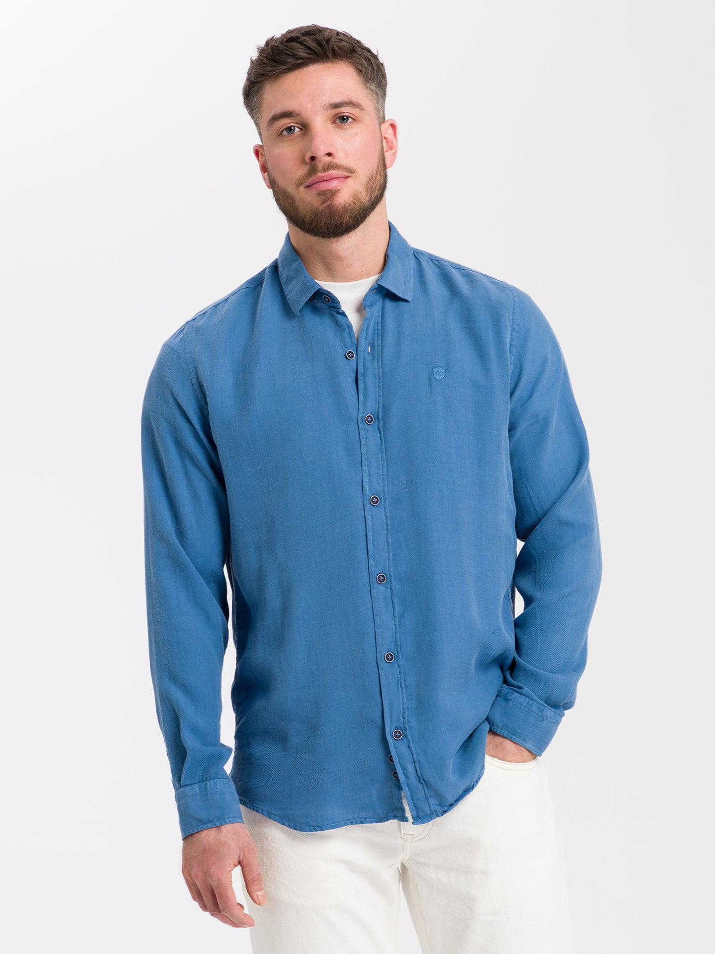 Men's regular long-sleeved shirt with blue patterned collar