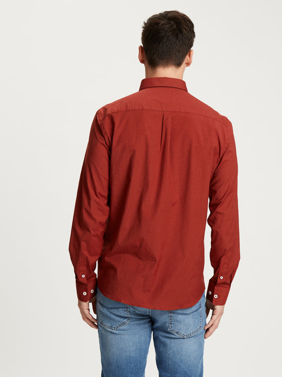 Men's regular long-sleeved shirt with minimal pattern, wine red.