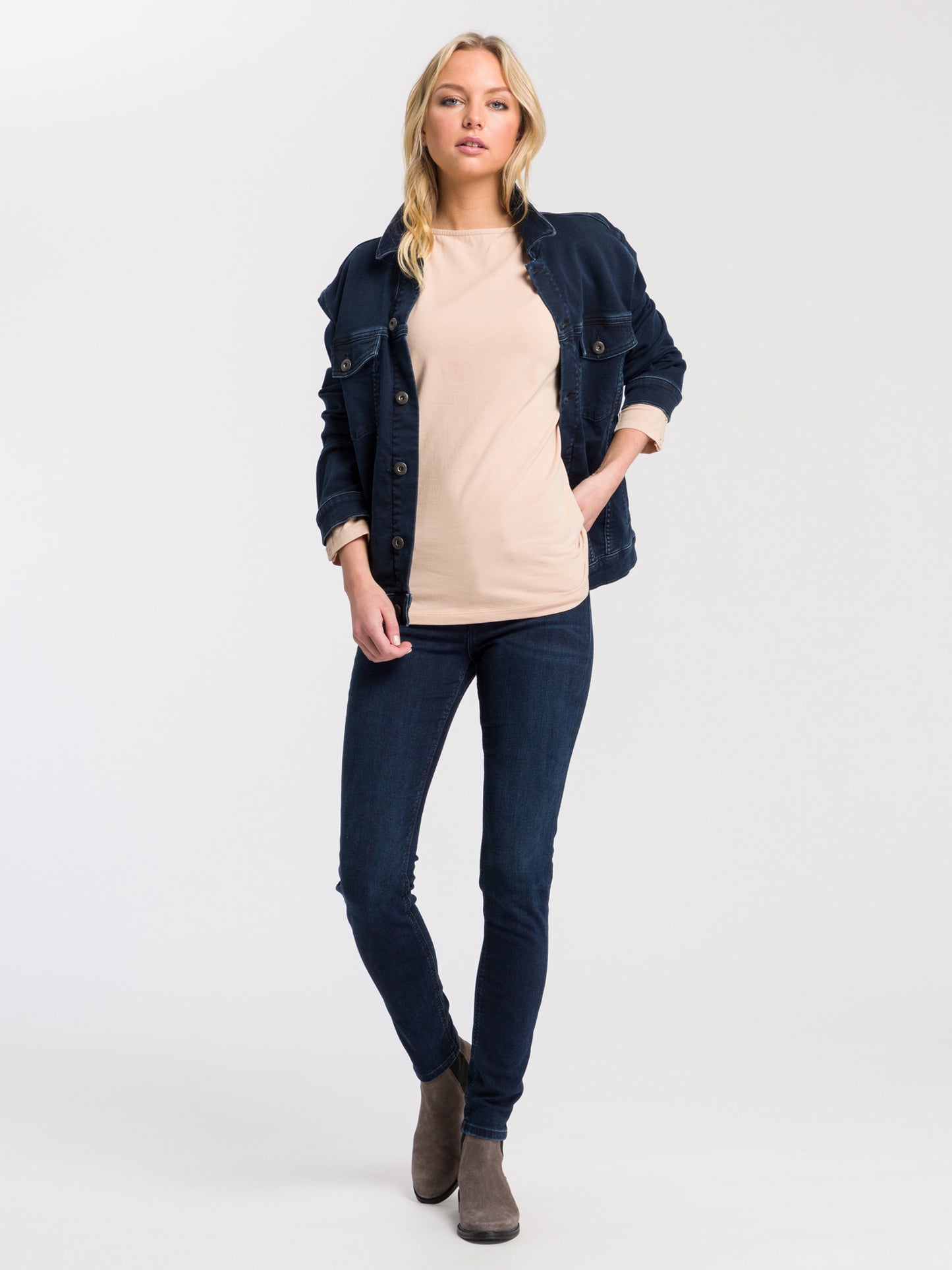 Women's slim long-sleeved shirt with button details, beige