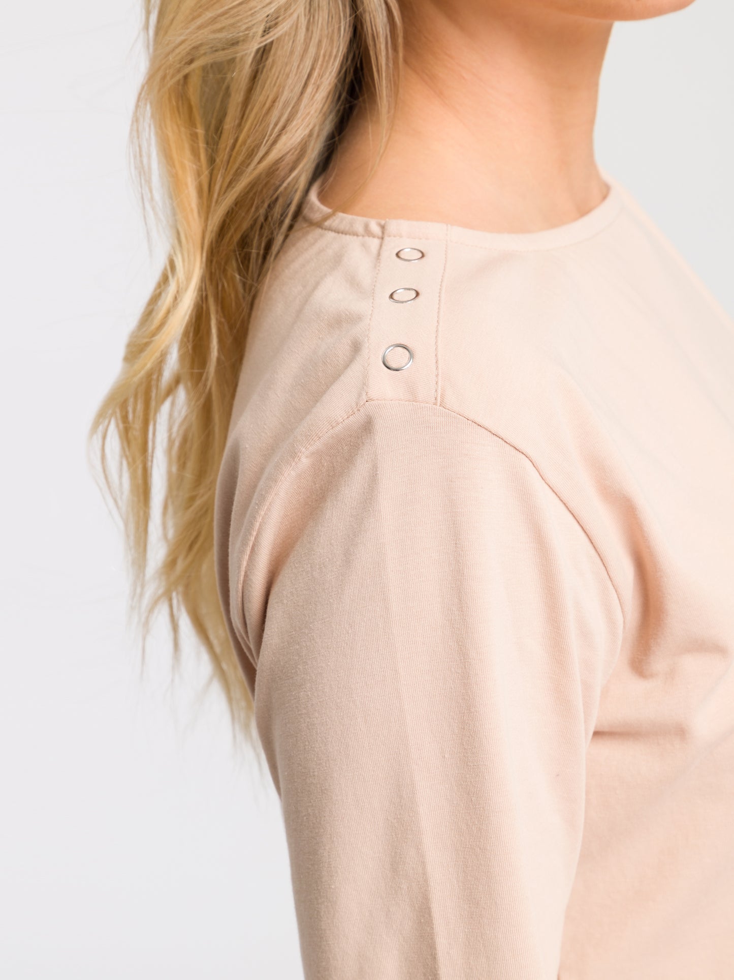 Women's slim long-sleeved shirt with button details, beige