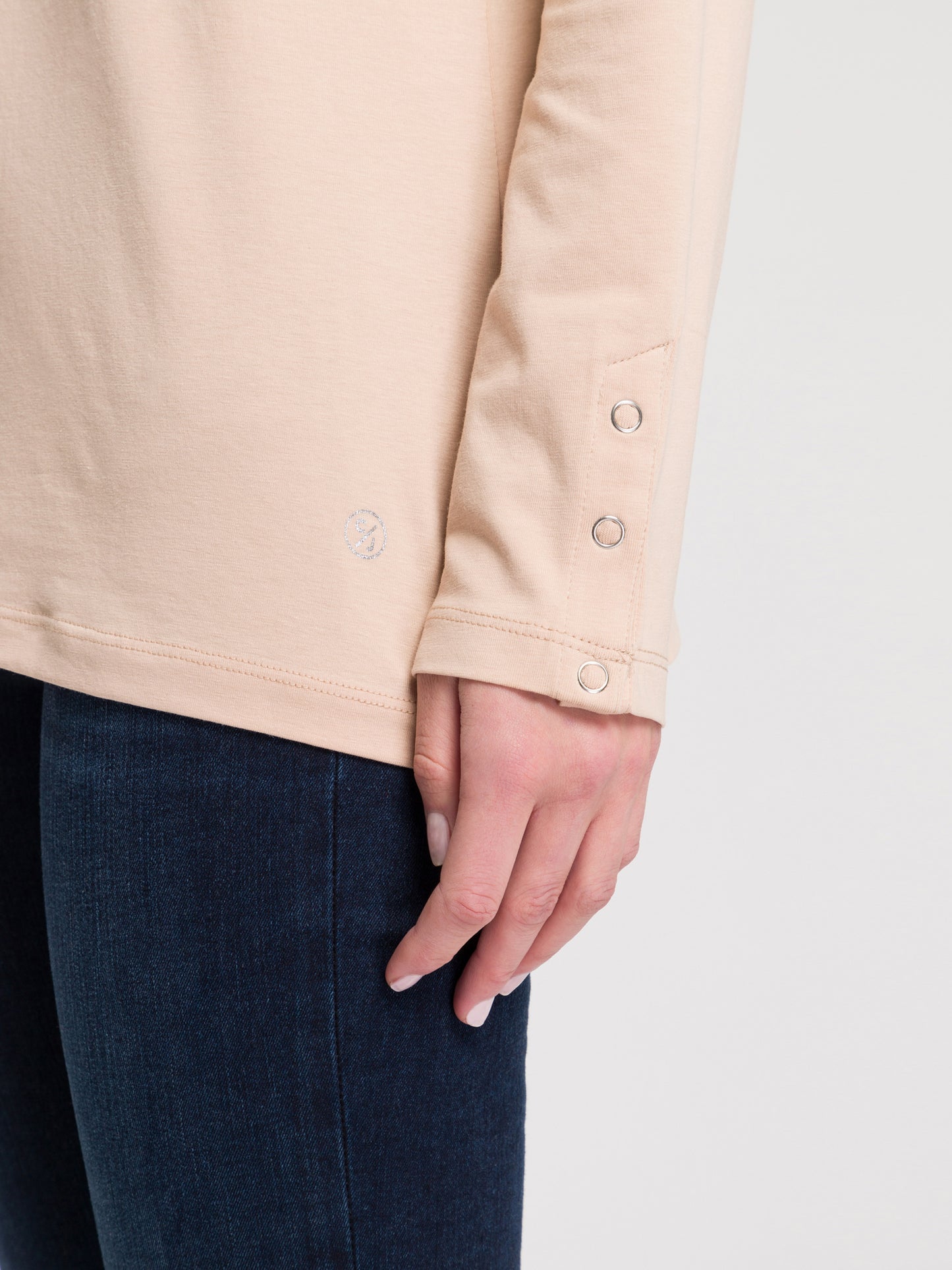 Women's slim long-sleeved shirt with button details, beige