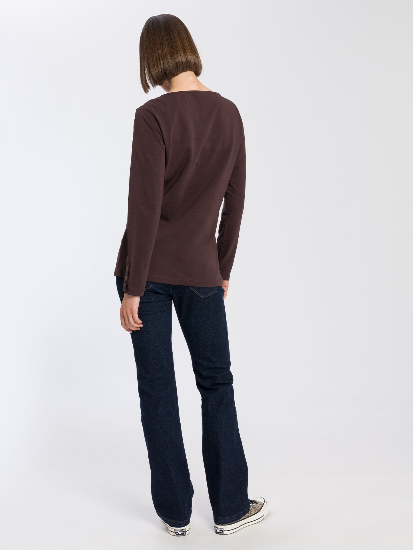 Women's slim long-sleeved shirt with button details, brown
