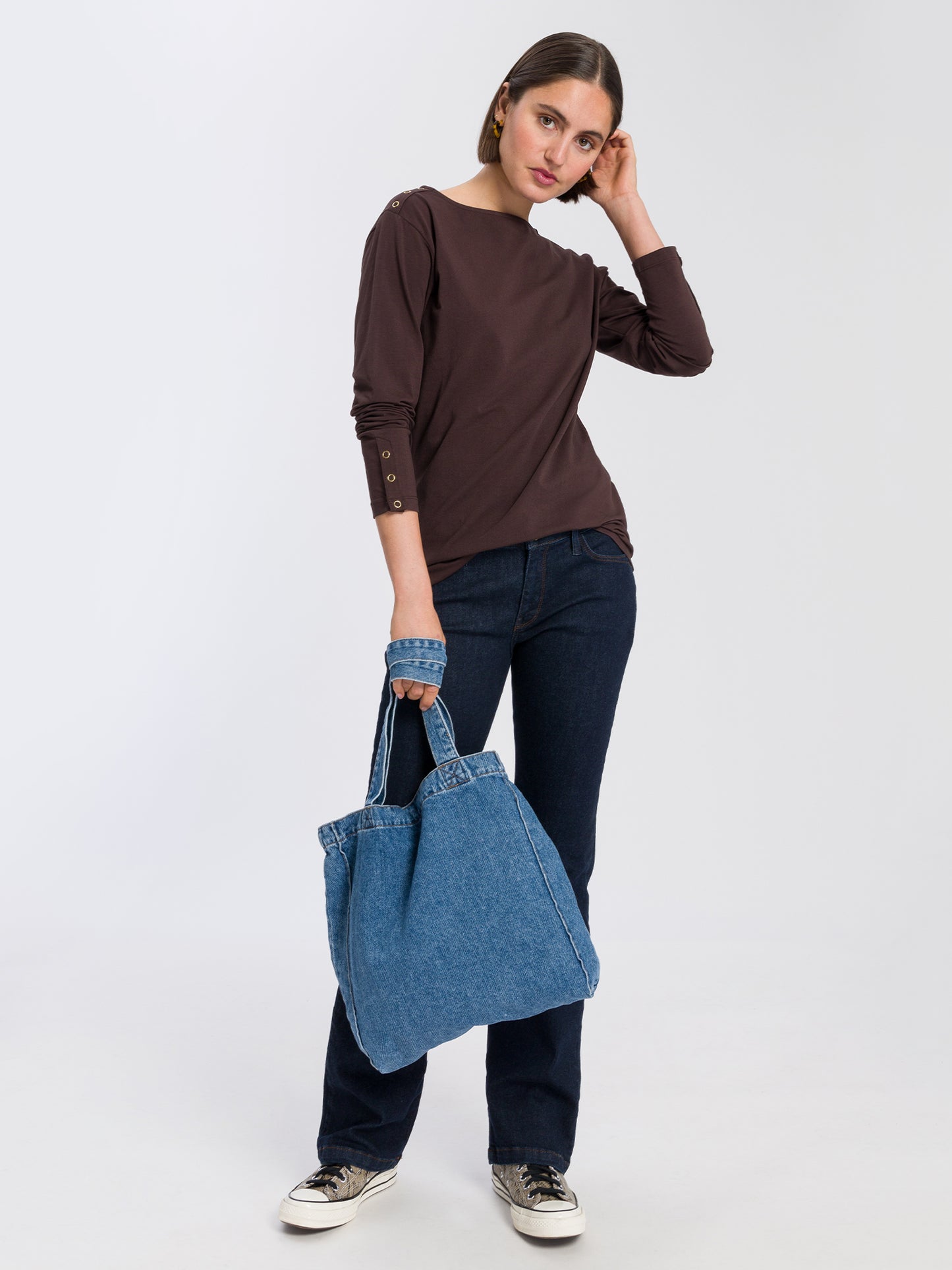 Women's slim long-sleeved shirt with button details, brown