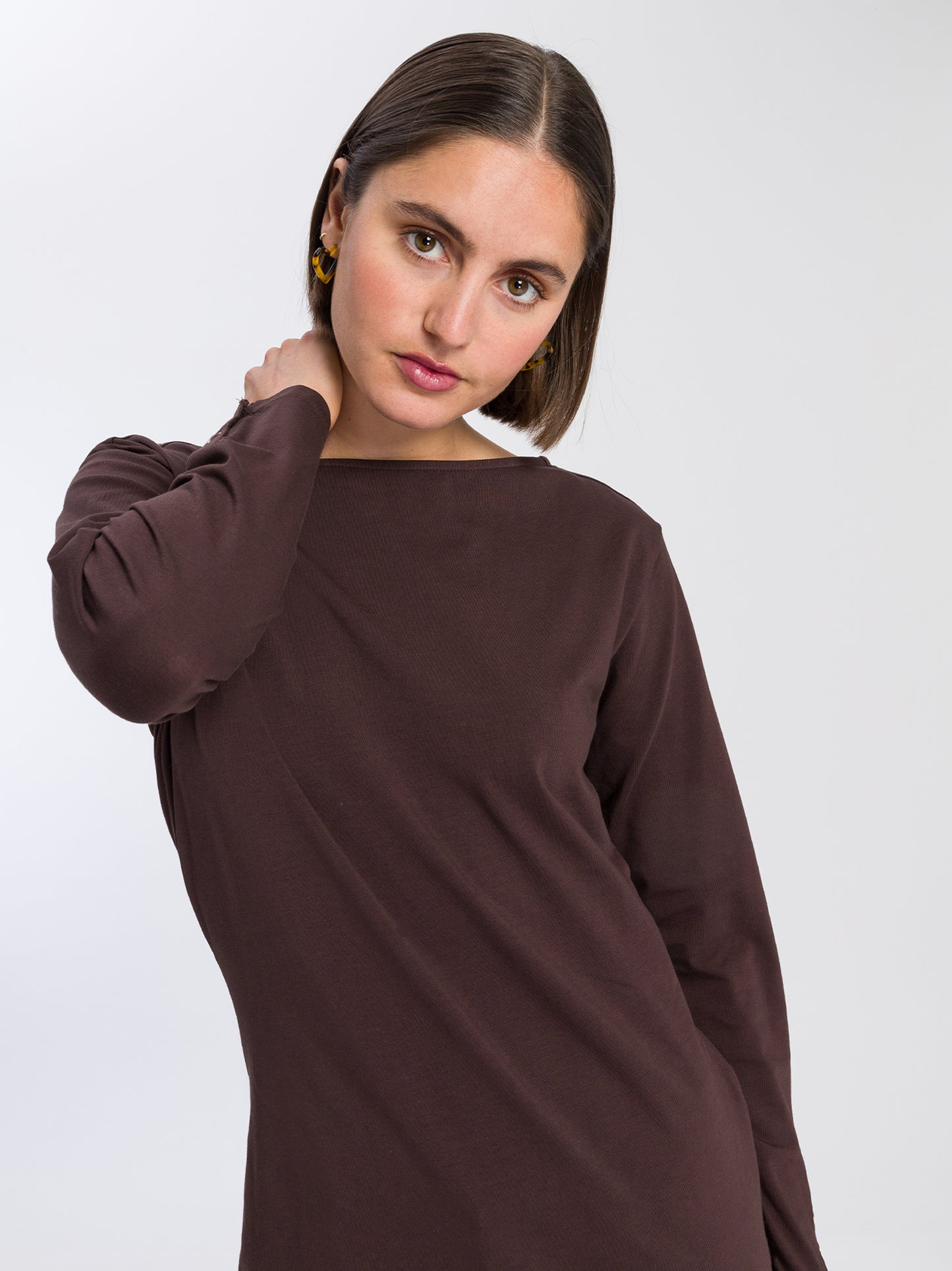 Women's slim long-sleeved shirt with button details, brown