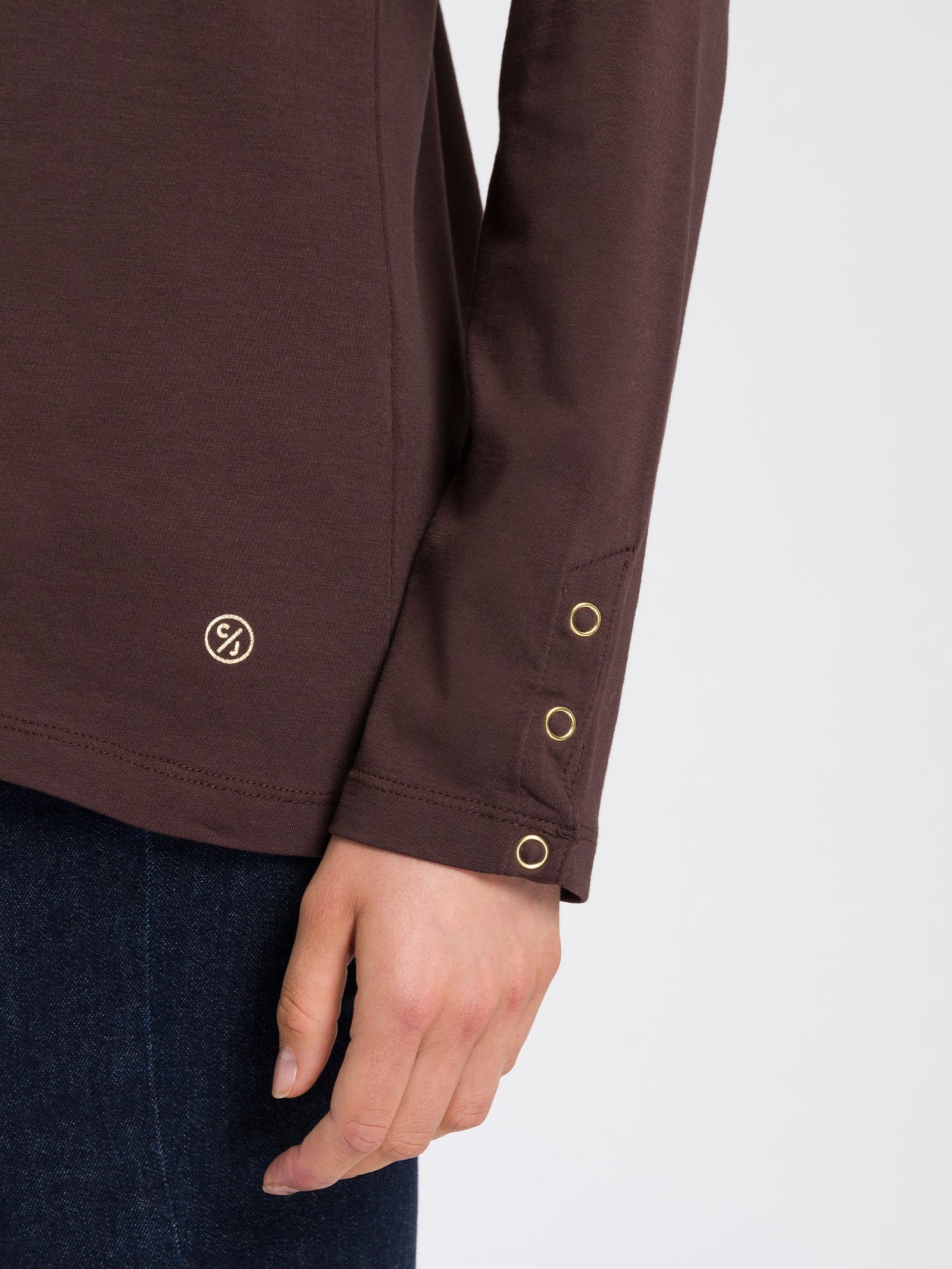 Women's slim long-sleeved shirt with button details, brown