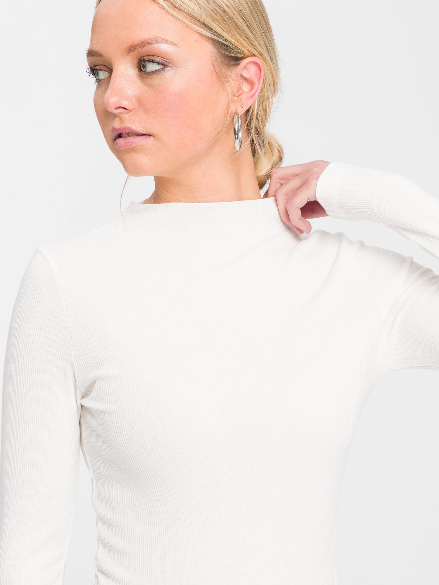 Women's slim long-sleeved shirt short with stand-up collar white