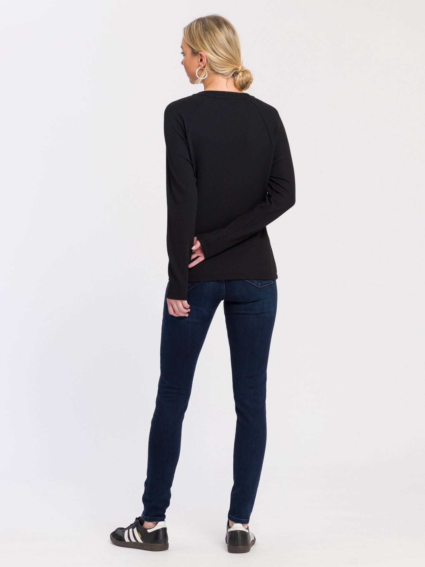 Women's slim long-sleeved shirt with cut-outs black