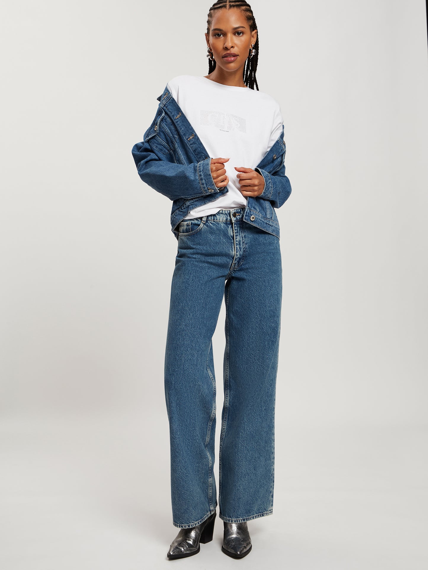 Damen Regular T-Shirt mit Schmucksteinen und Label-Schriftzug weiß