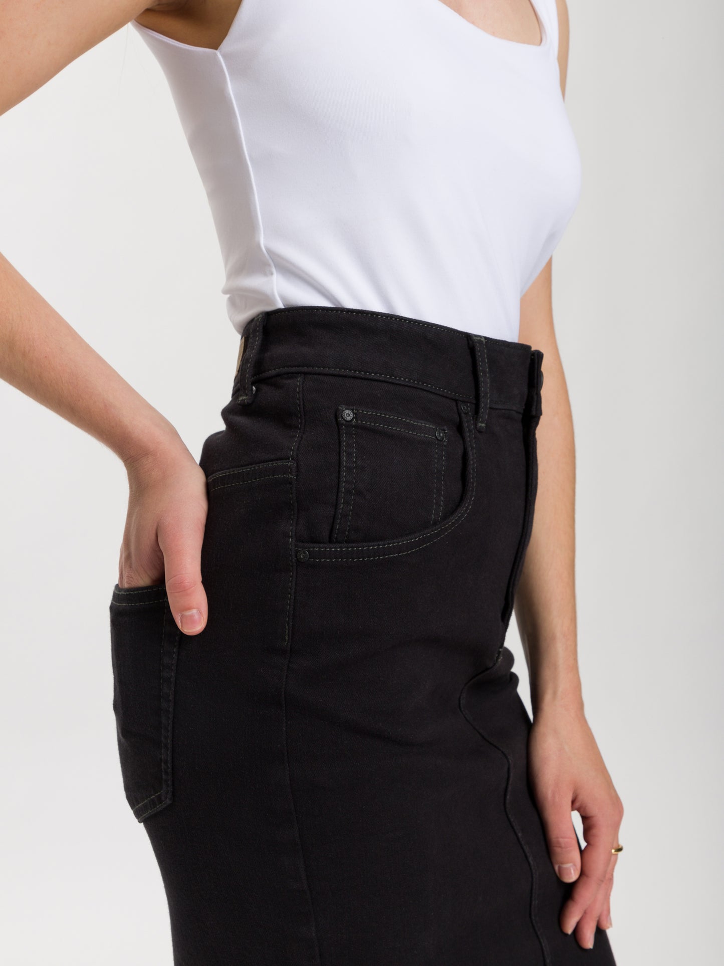 Women's maxi pencil skirt in black