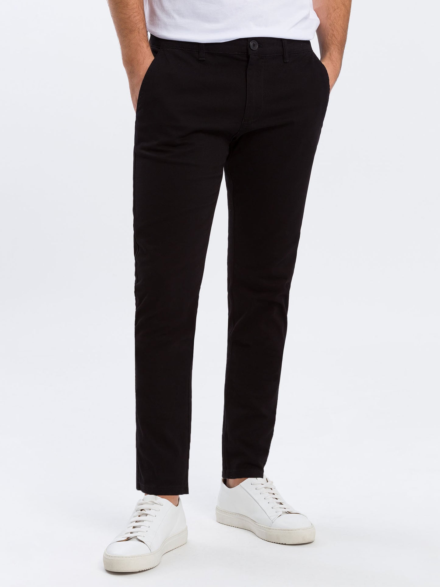 Men's slim tapered fit chinos in black