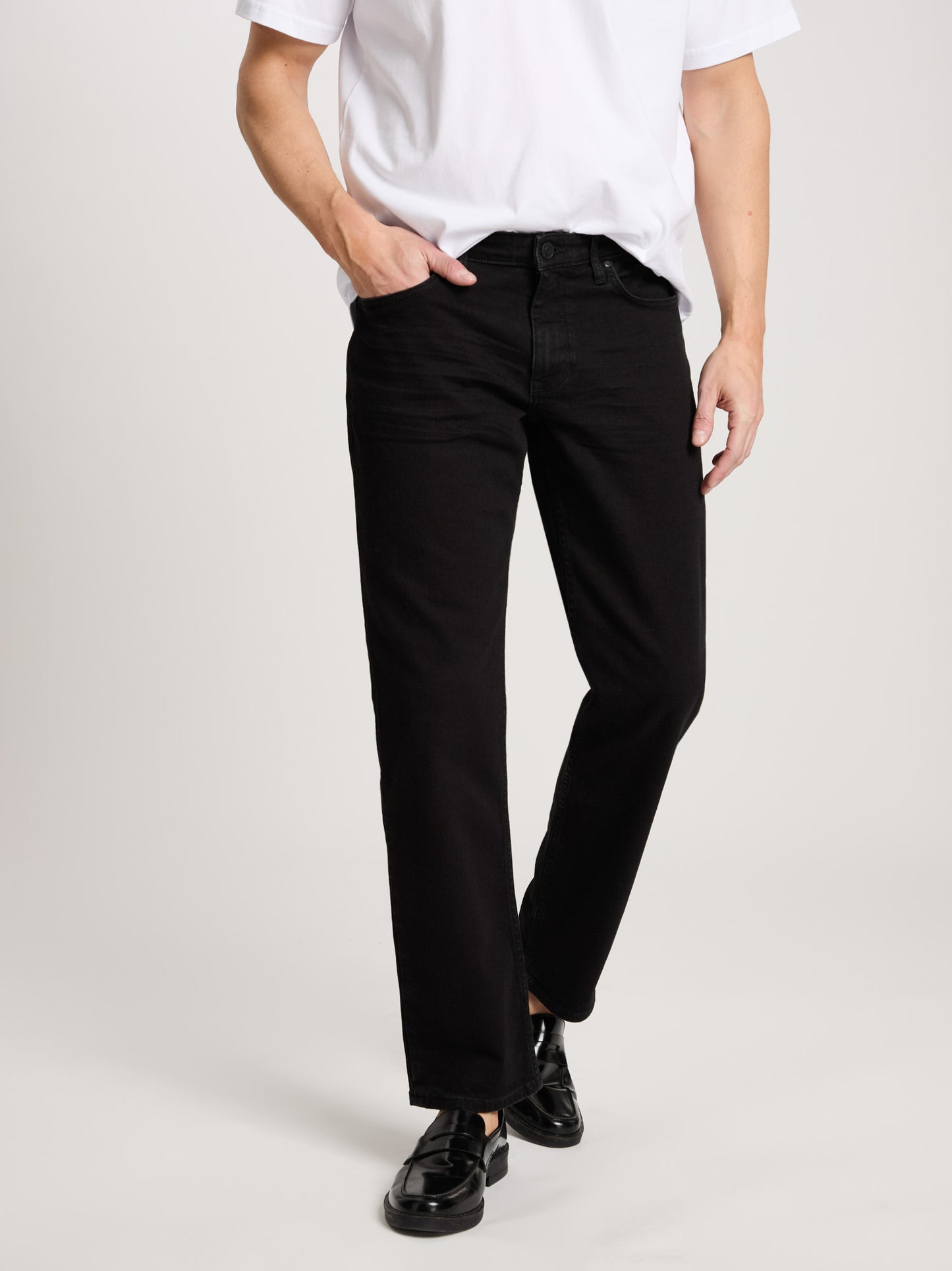 Antonio Men's Jeans Relaxed Fit Regular Waist Straight Leg black