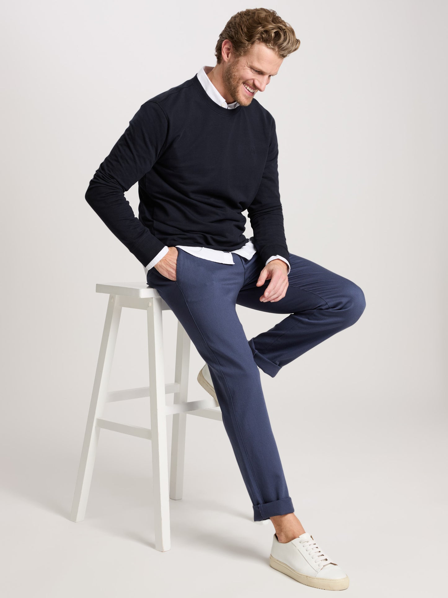 Herren Chino Regular Tapered Fit in indigo