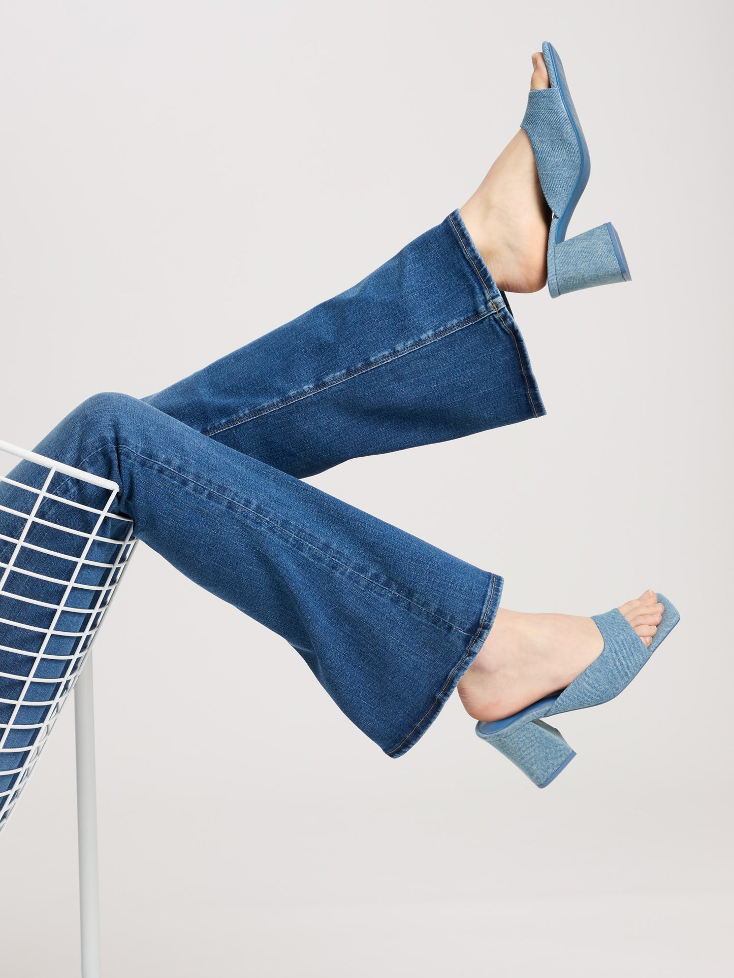 Faye Damen Jeans Slim Fit High Waist Flare Leg mittelblau