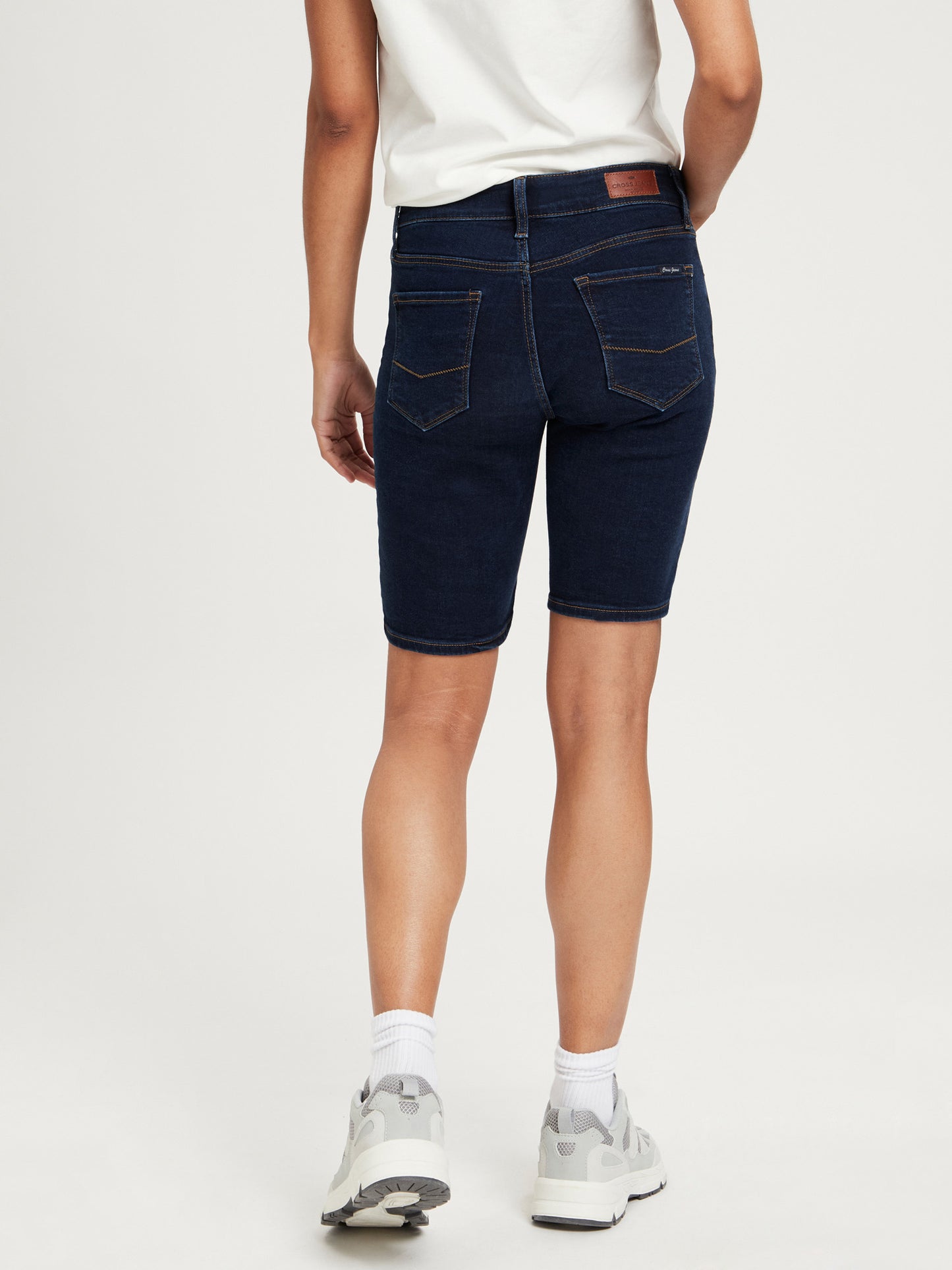 ANYA SHORT | SLIM FIT SHORTS