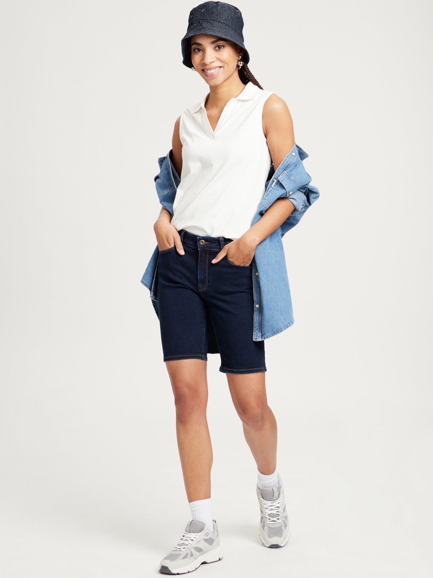 ANYA SHORT | SLIM FIT SHORTS