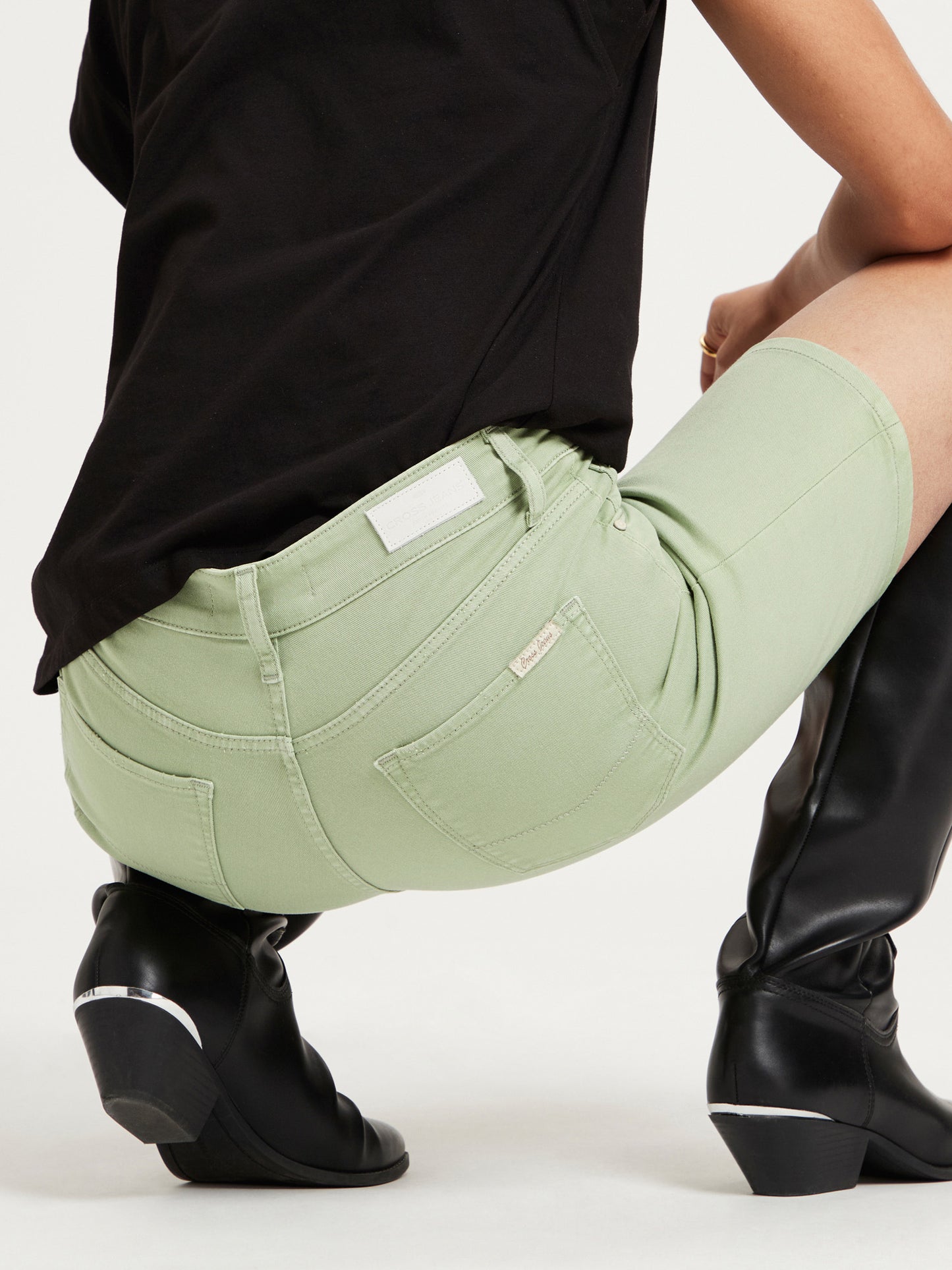 ANYA SHORT | SLIM FIT SHORTS