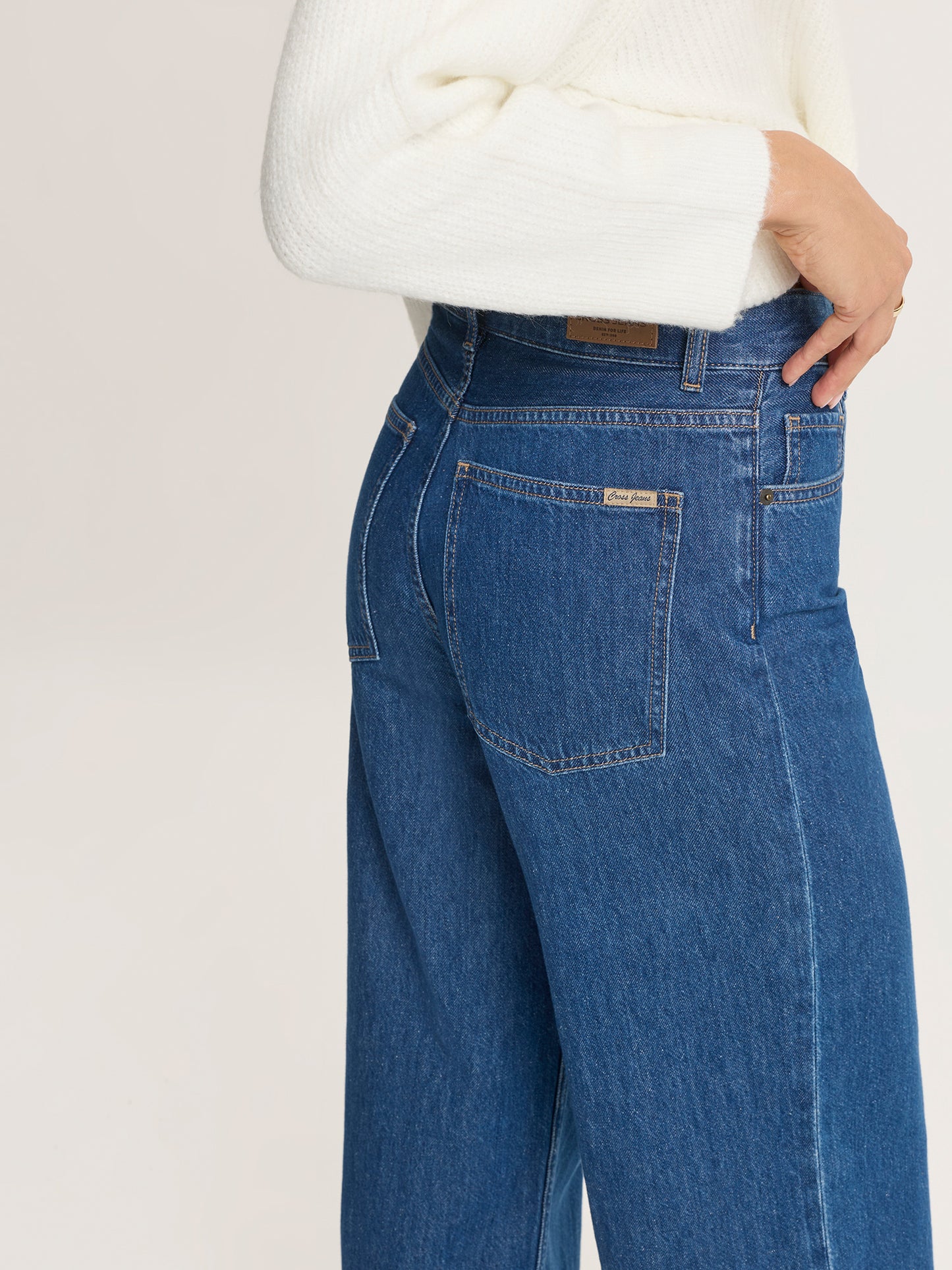 RELAXED FIT JEANS