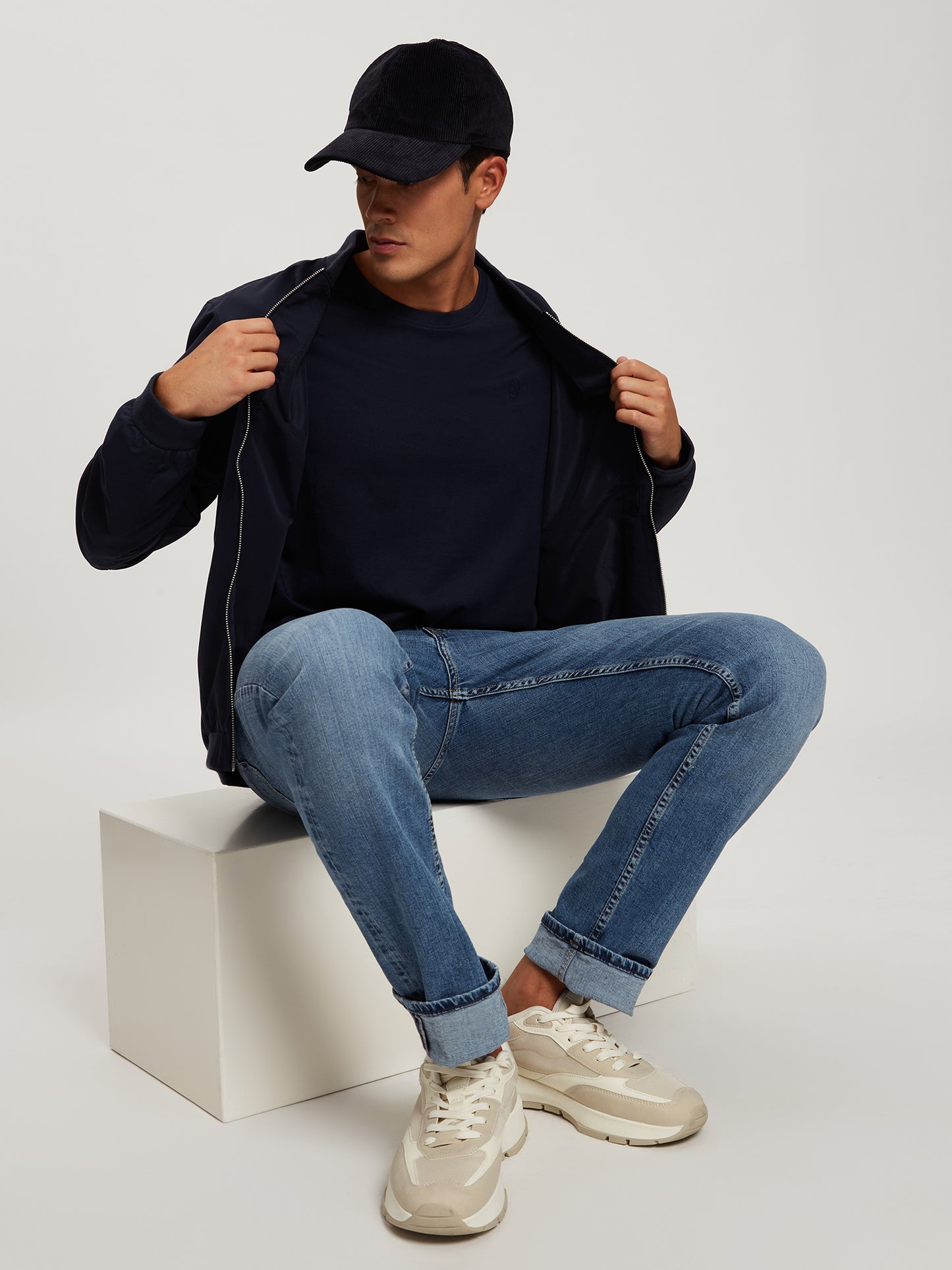Basic men's t-shirt in navy blue