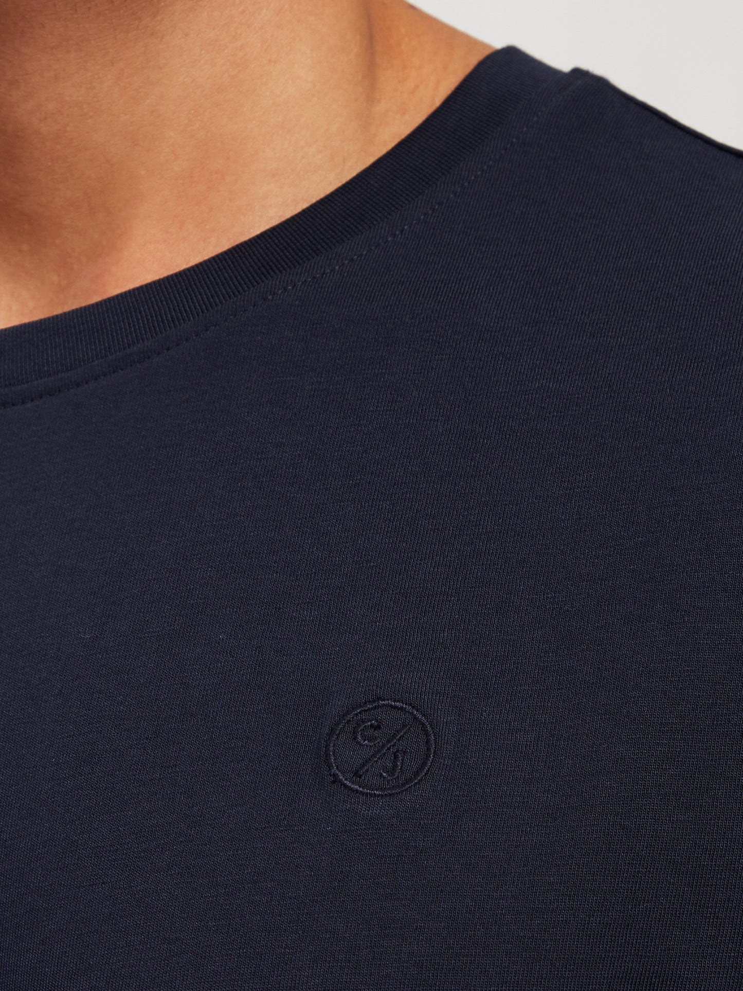 Basic men's t-shirt in navy blue