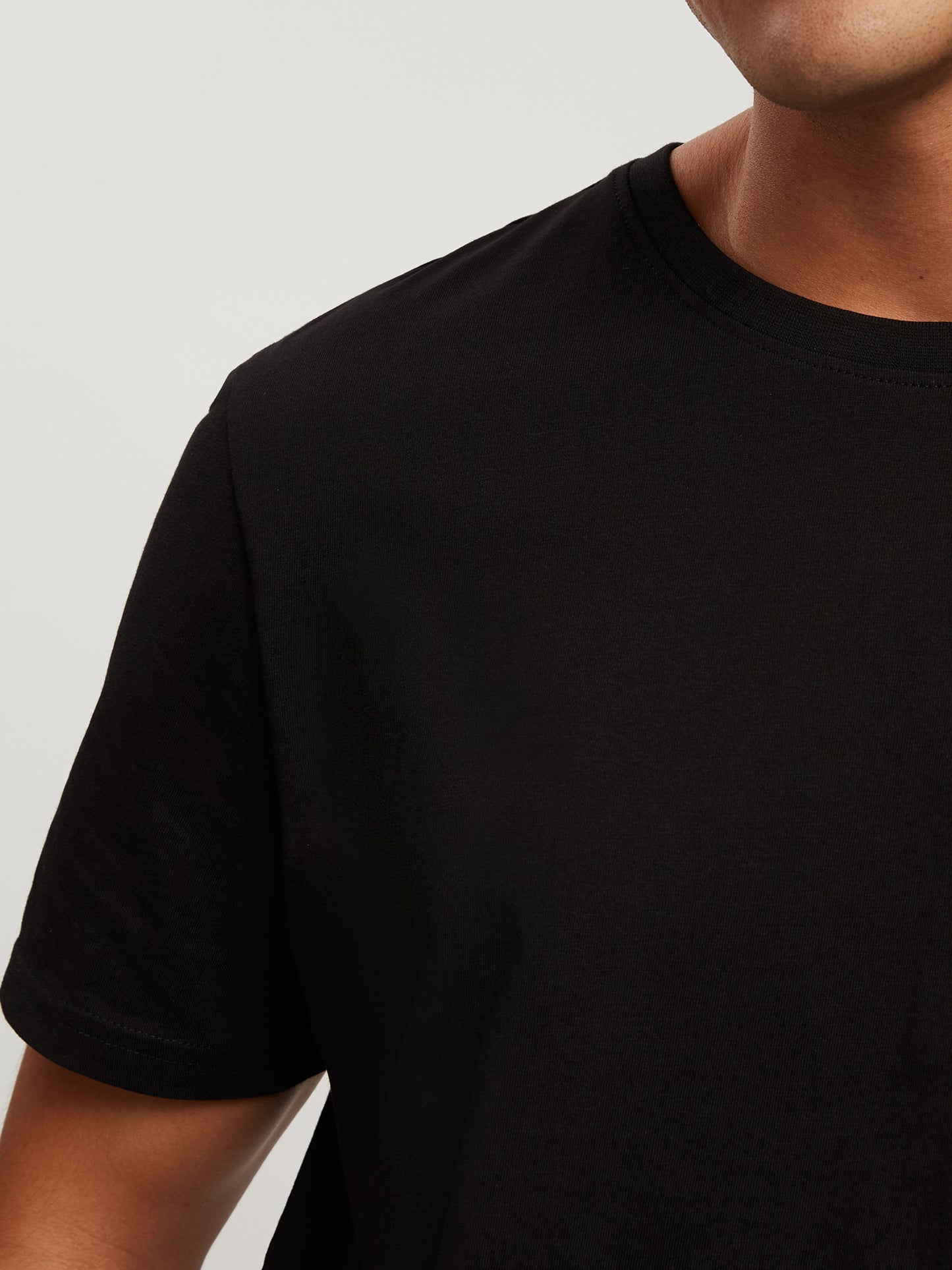 Basic men's T-shirt in black