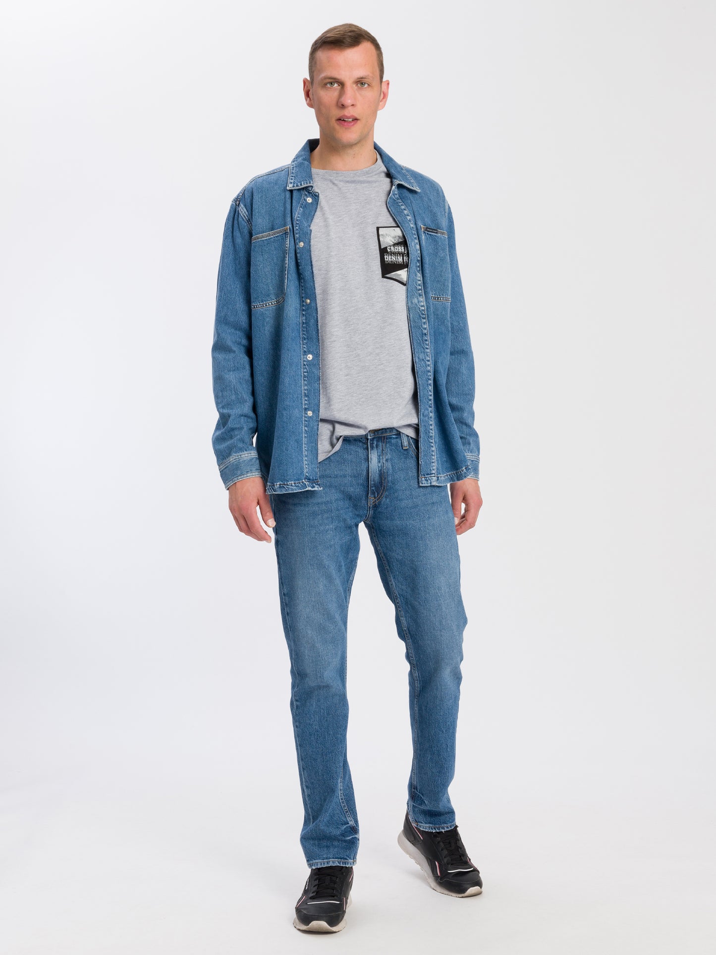 Men's regular long-sleeved shirt with print in grey