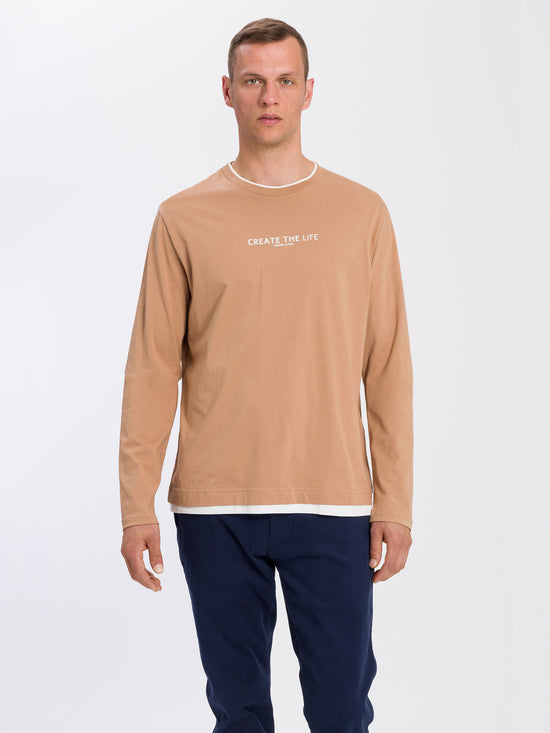 Herren Regular Langarmshirt mit Schriftzug braun