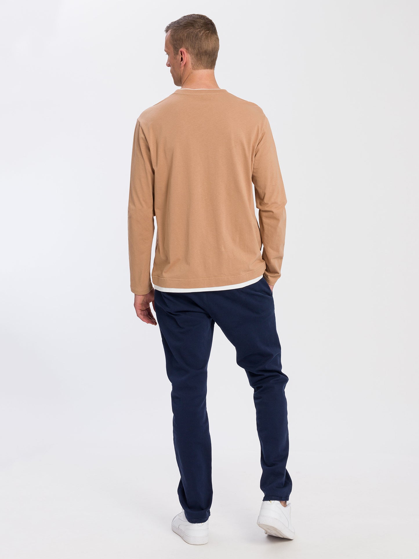 Herren Regular Langarmshirt mit Schriftzug braun