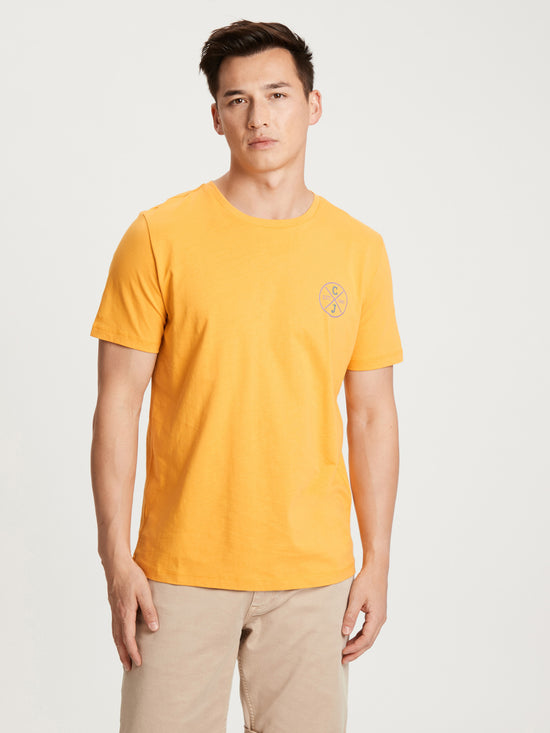 Men's regular T-shirt with label emblem, mustard yellow.