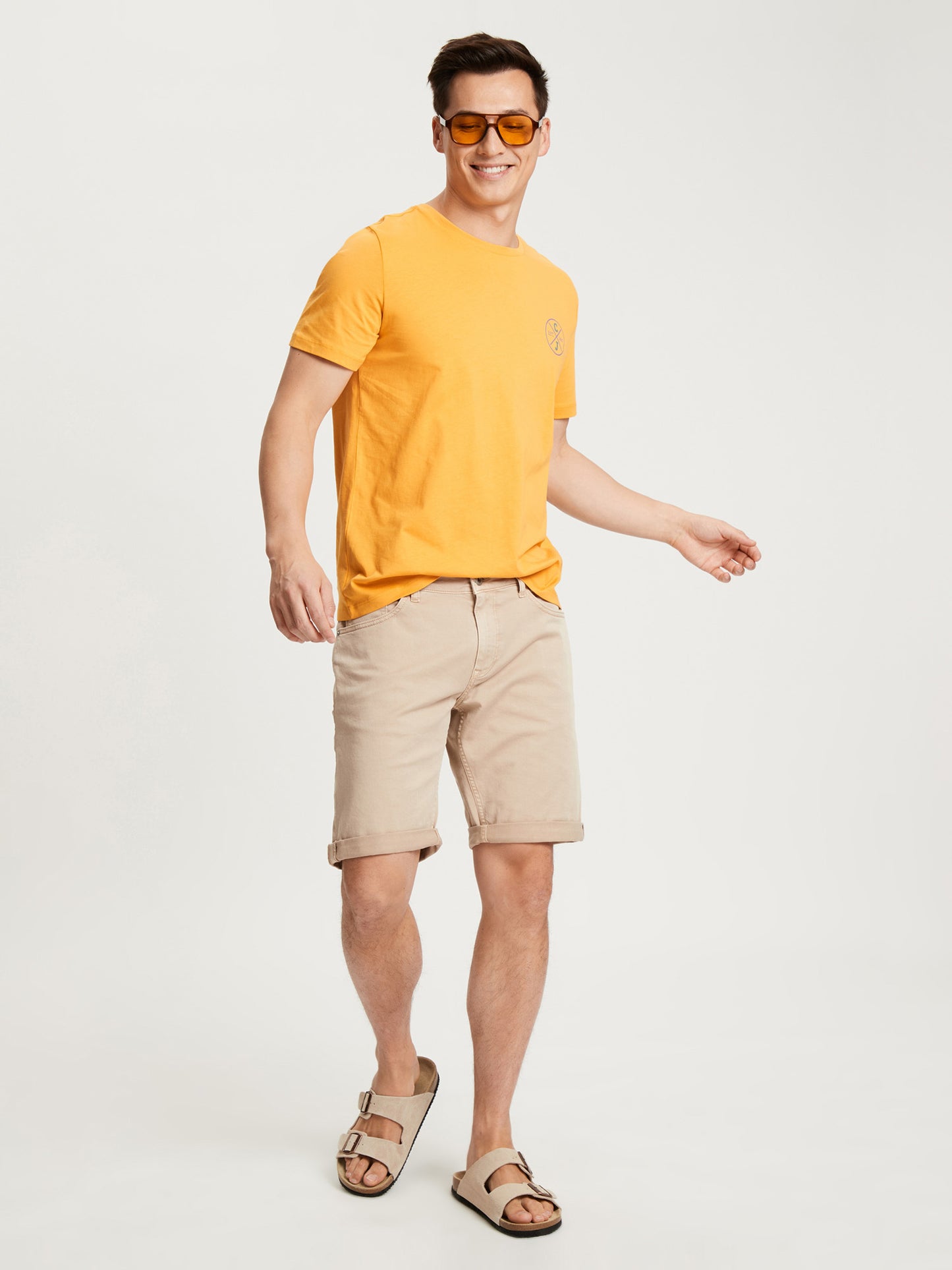 Herren Regular T-Shirt mit Label-Emblem senfgelb.