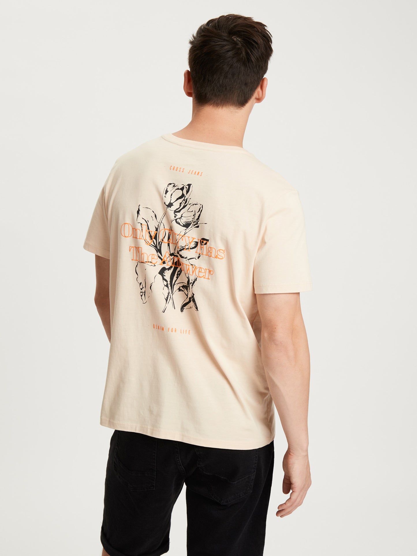 Men's regular T-shirt with back print in sandstone colour.
