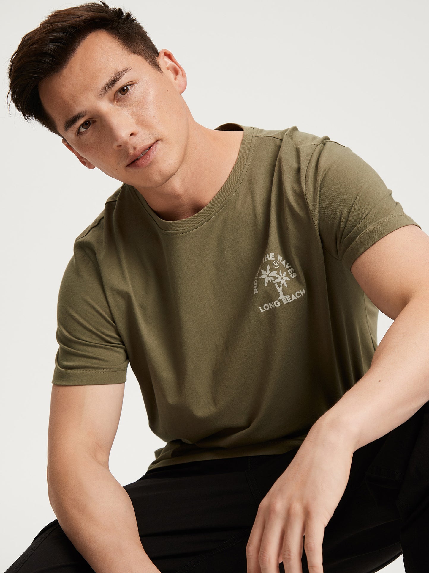 Men's regular T-shirt with placed statement print khaki.