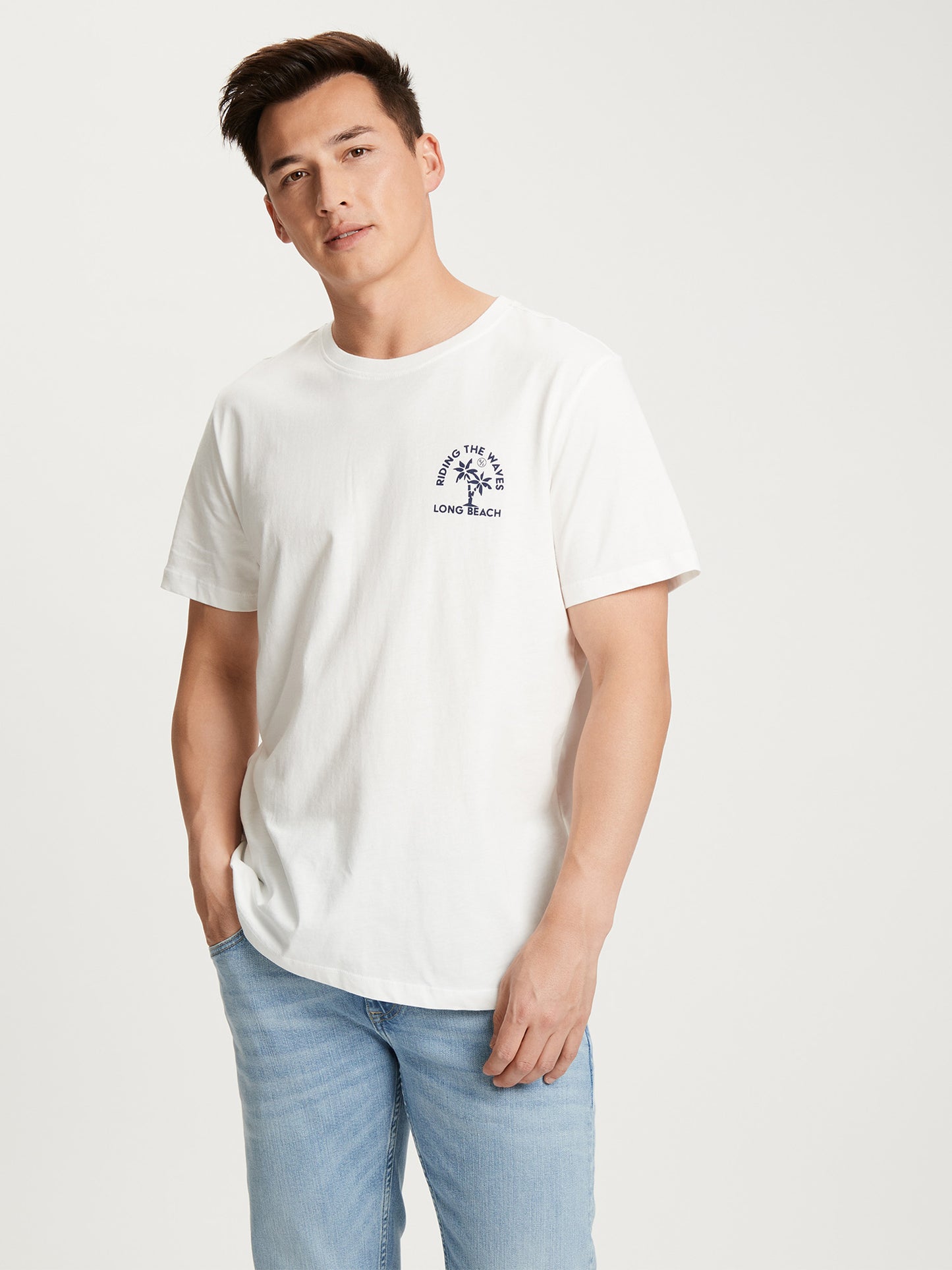 Men's regular T-shirt with placed statement print ecru.