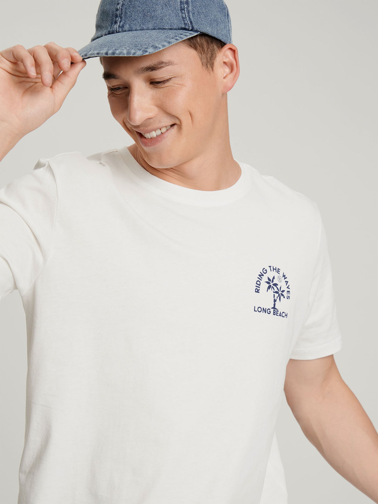 Men's regular T-shirt with placed statement print ecru.