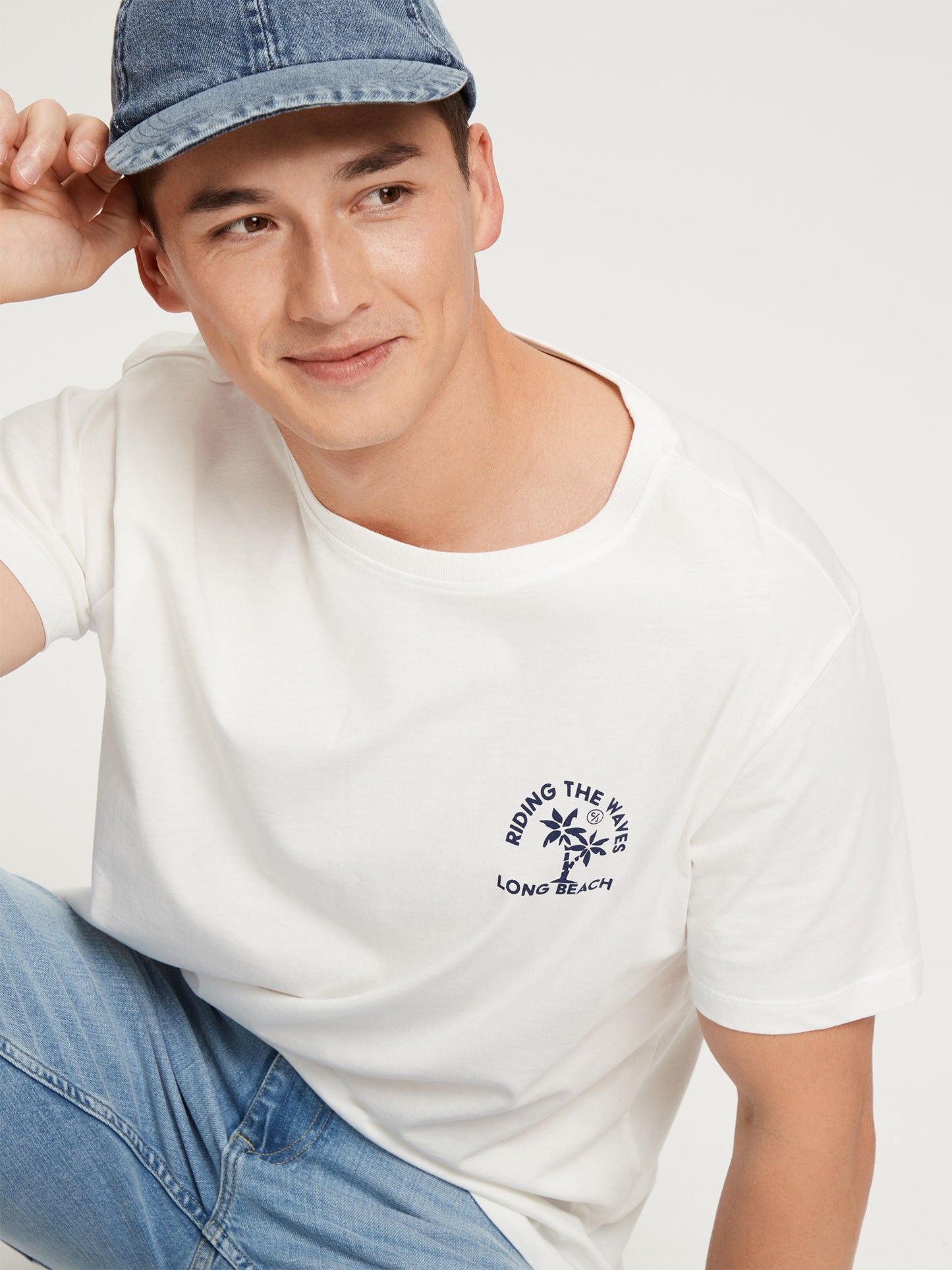 Men's regular T-shirt with placed statement print ecru.