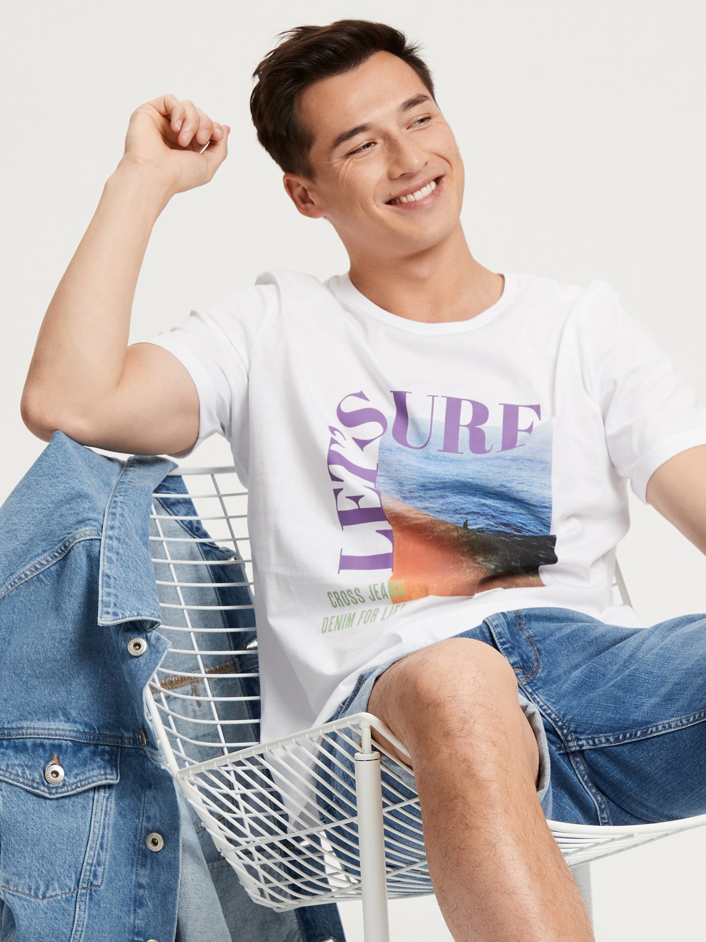 Men's regular T-shirt with print white
