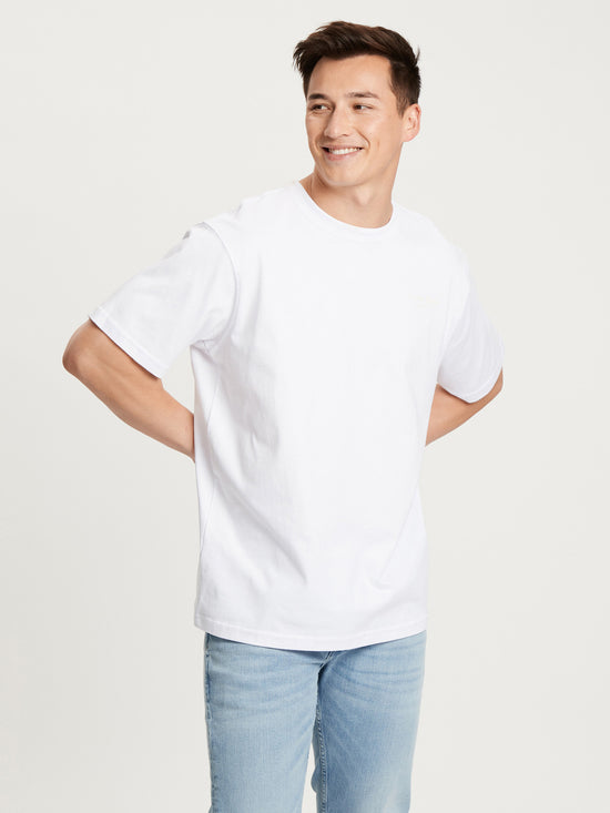 Herren Relaxed T-Shirt mit Rundhalsausschnitt weiß.