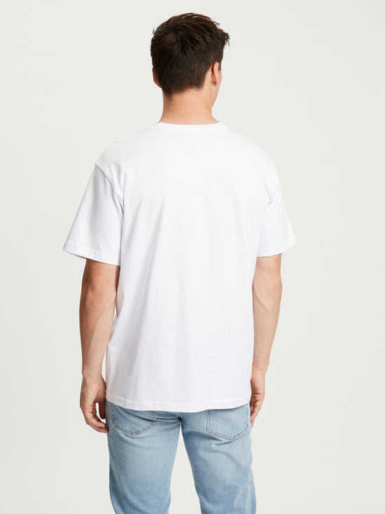 Men's relaxed round neck t-shirt in white.