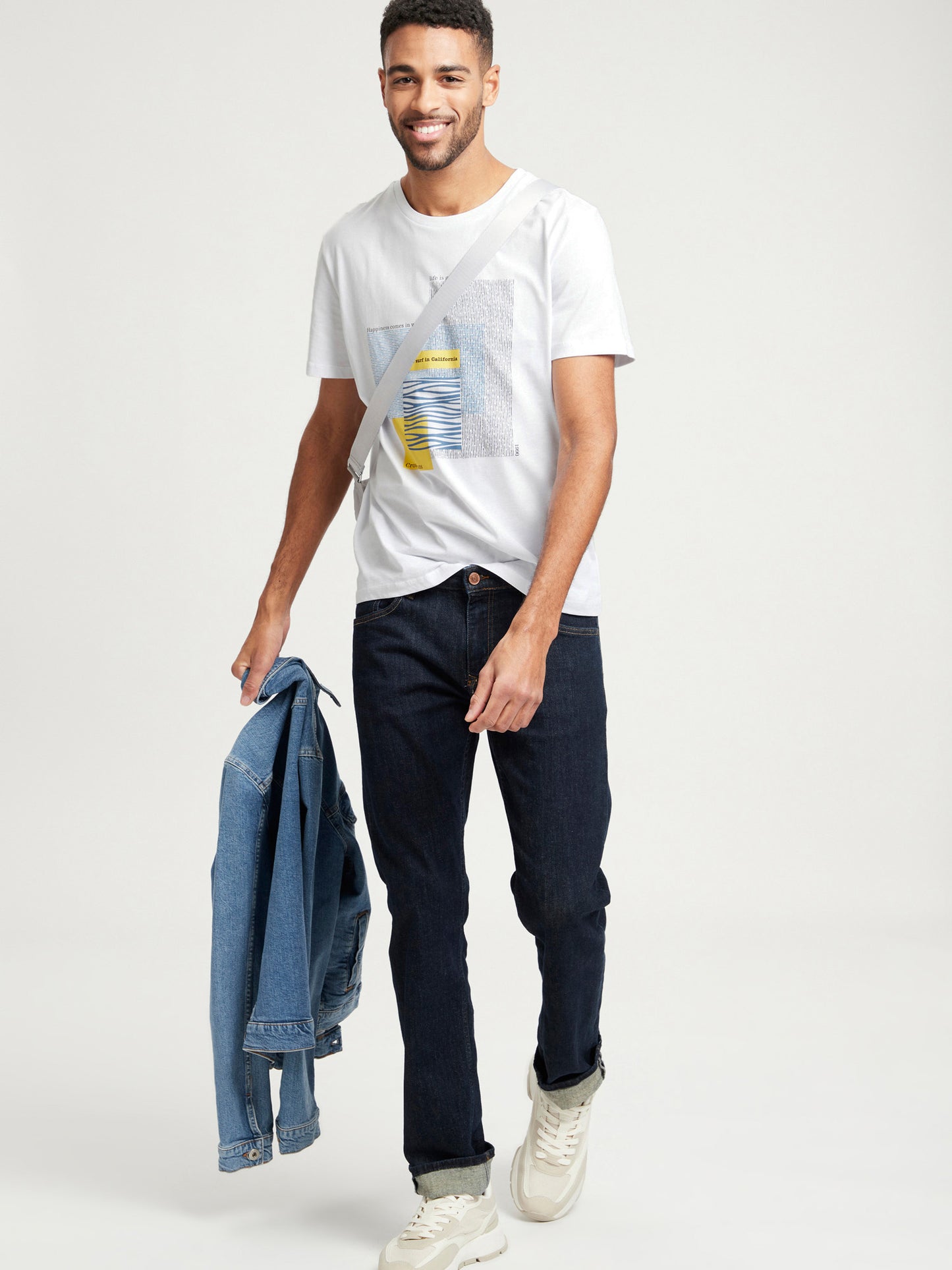 Men's regular T-shirt with message prints, white.