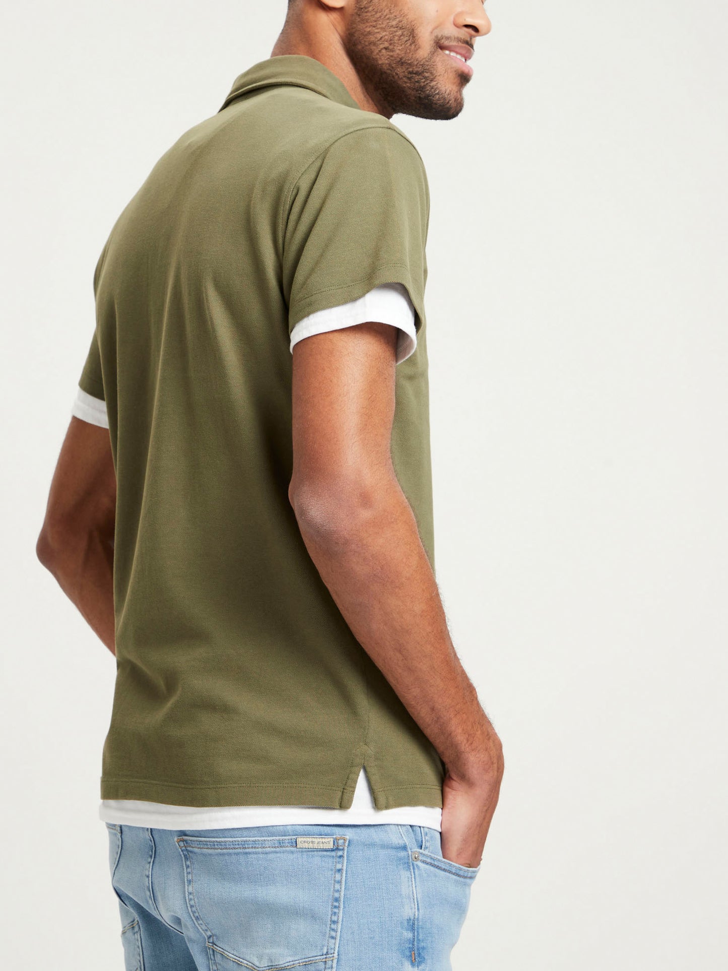 Herren Regular Polo-Shirt mit tonigem Label-Emblem khaki.