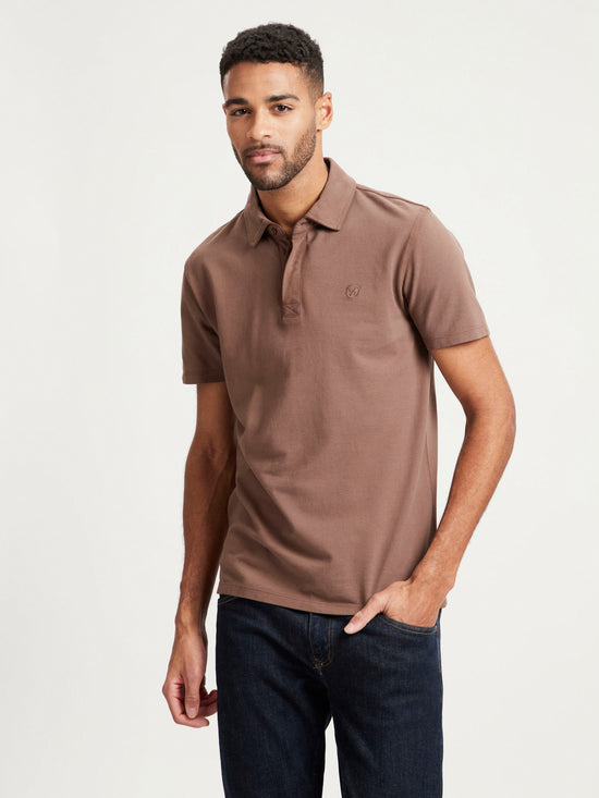 Herren Regular Polo-Shirt mit tonigem Label-Emblem braun.