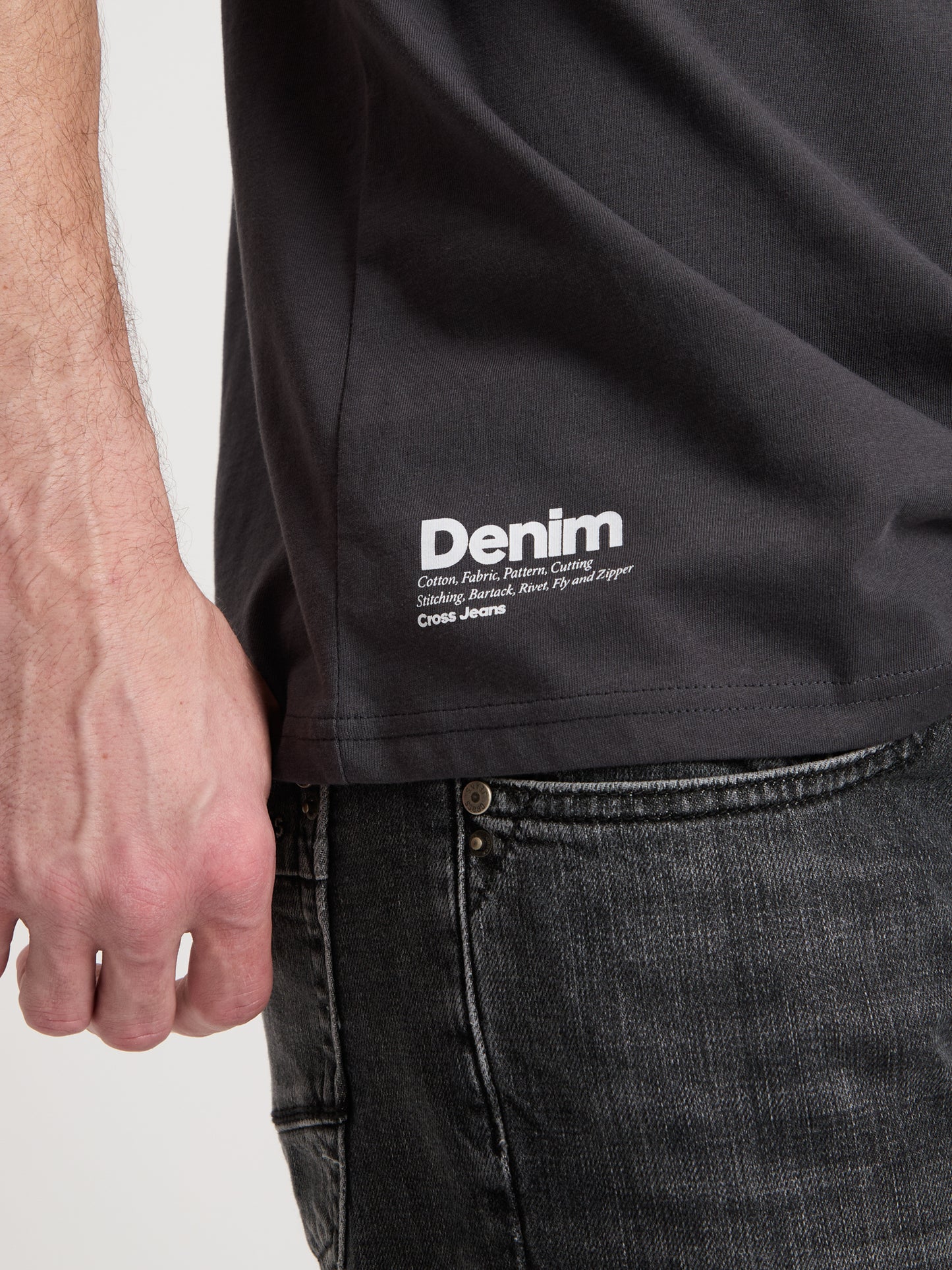REGULAR FIT T-SHIRT