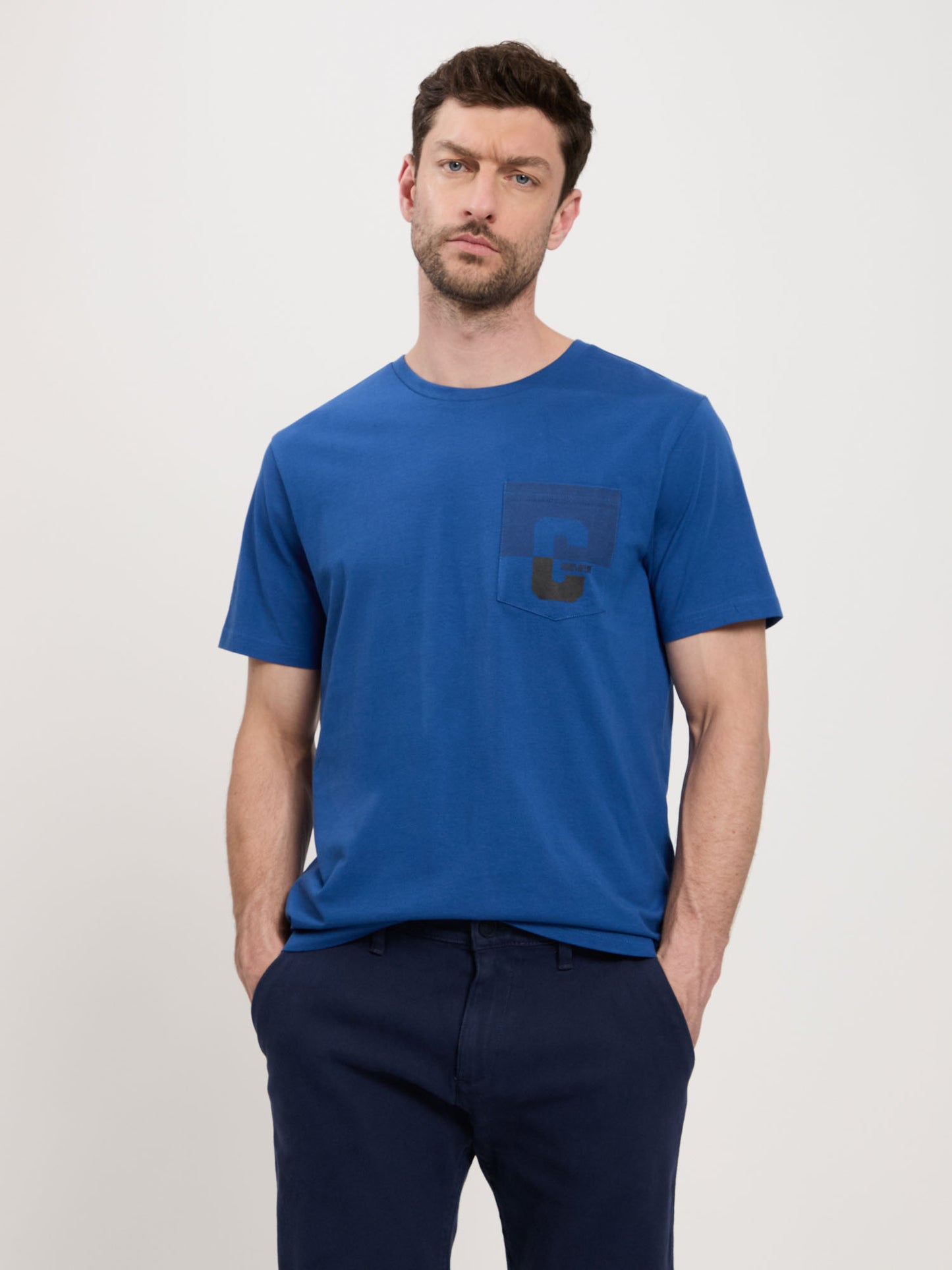 Herren Regular T-Shirt mit Brusttasche und Logo blau