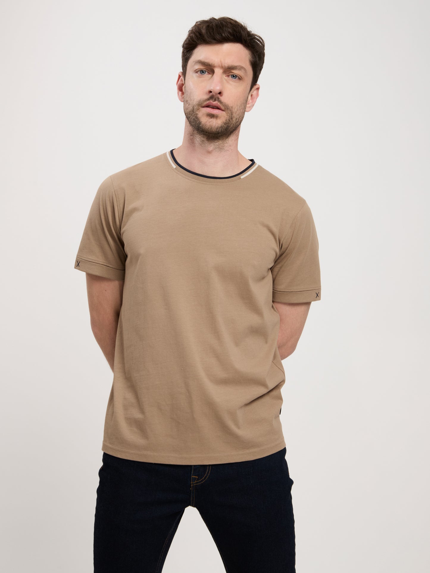 Men's Regular T-Shirt with contrast details on the round neck stone-colored