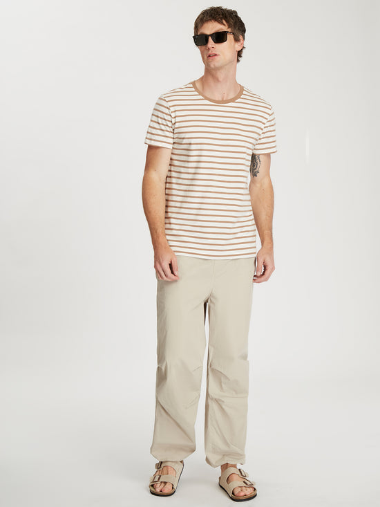 Herren Regular T-Shirt in braun gestreift