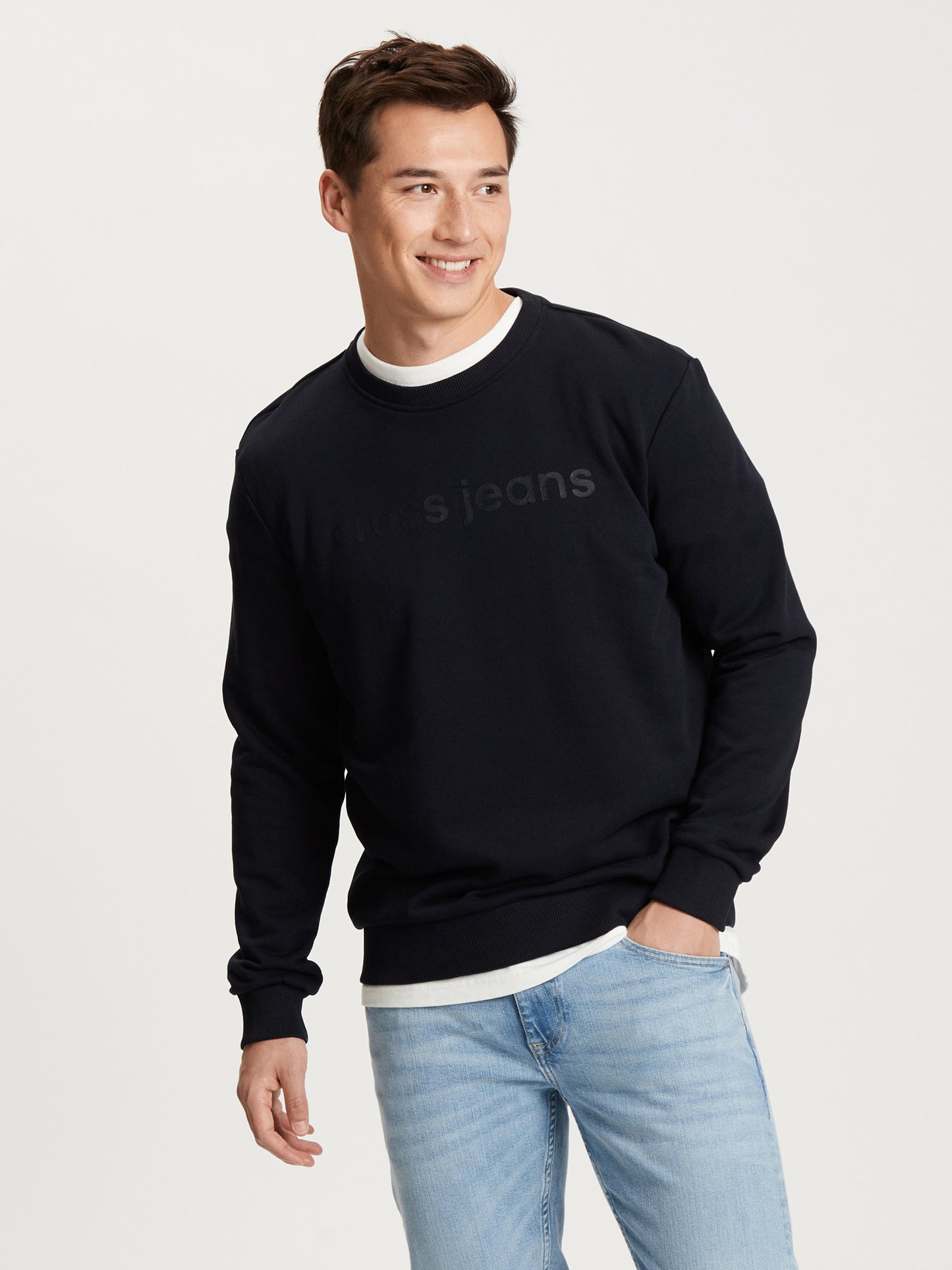 Men's regular sweatshirt with label print in navy blue.