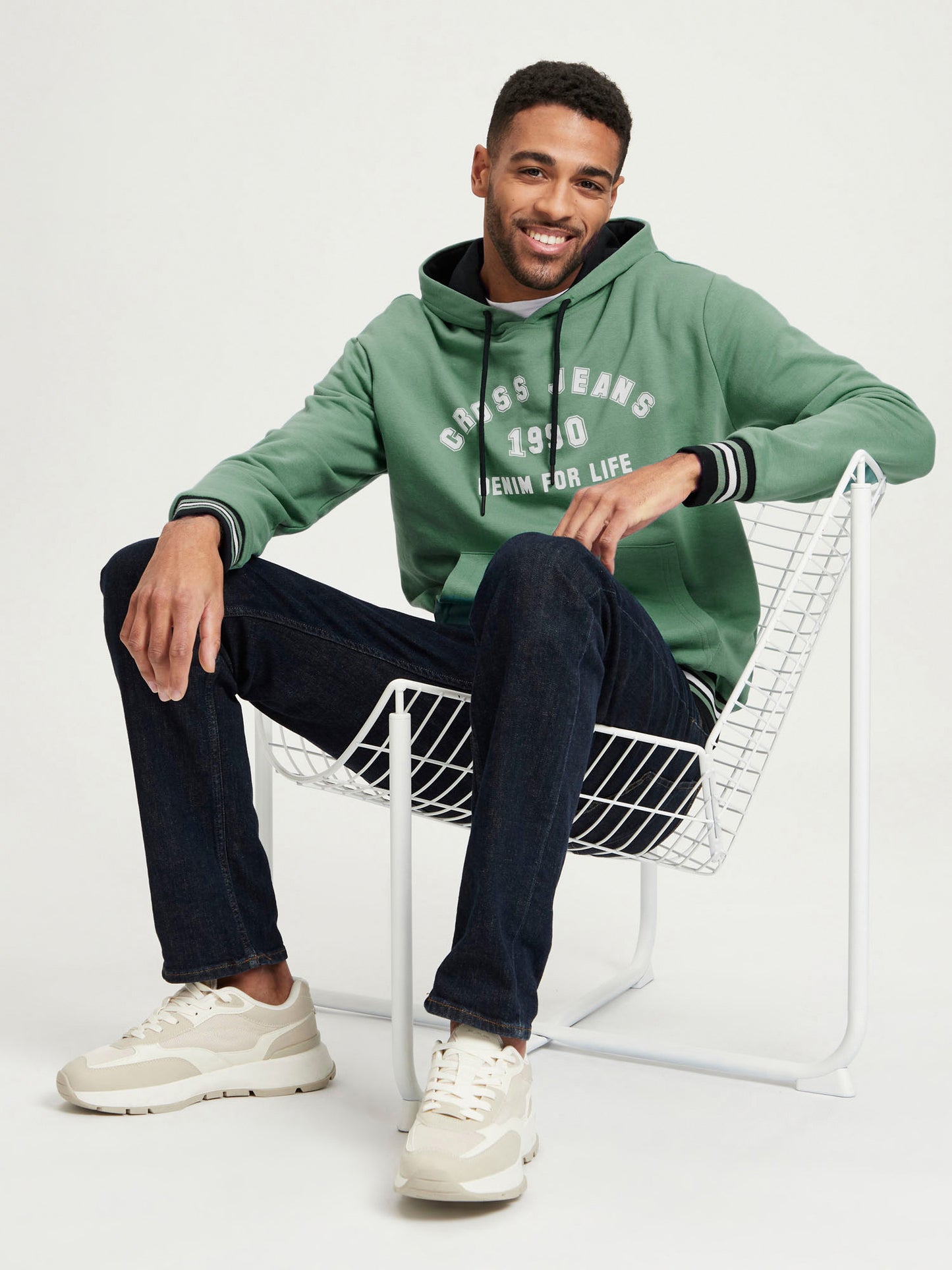 Men's regular hoodie with label print and kangaroo pocket, mint green.